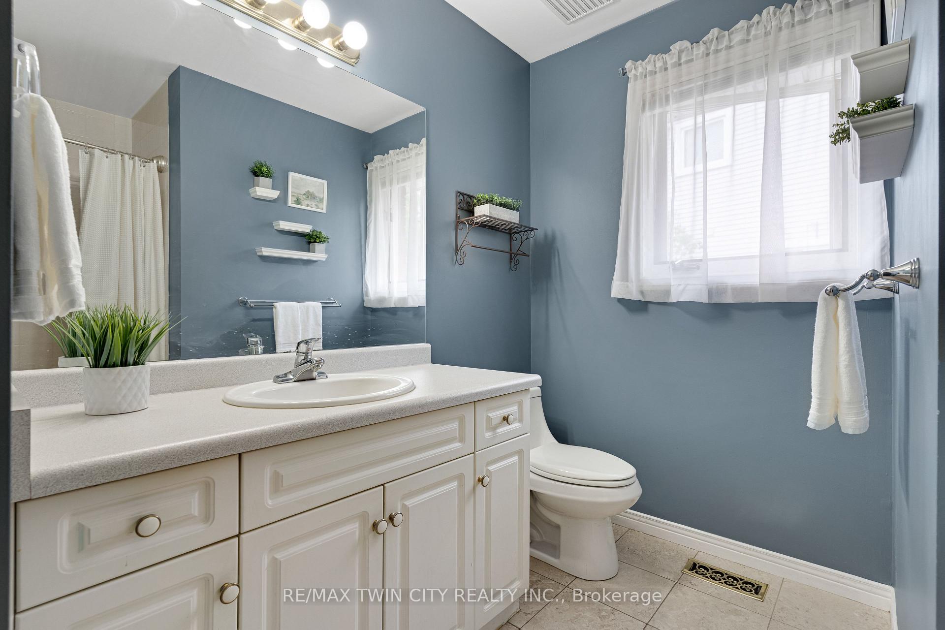 Photo 21 of 372 Gatestone Boulevard, Waterloo, Upper Beechwood — HOMEH