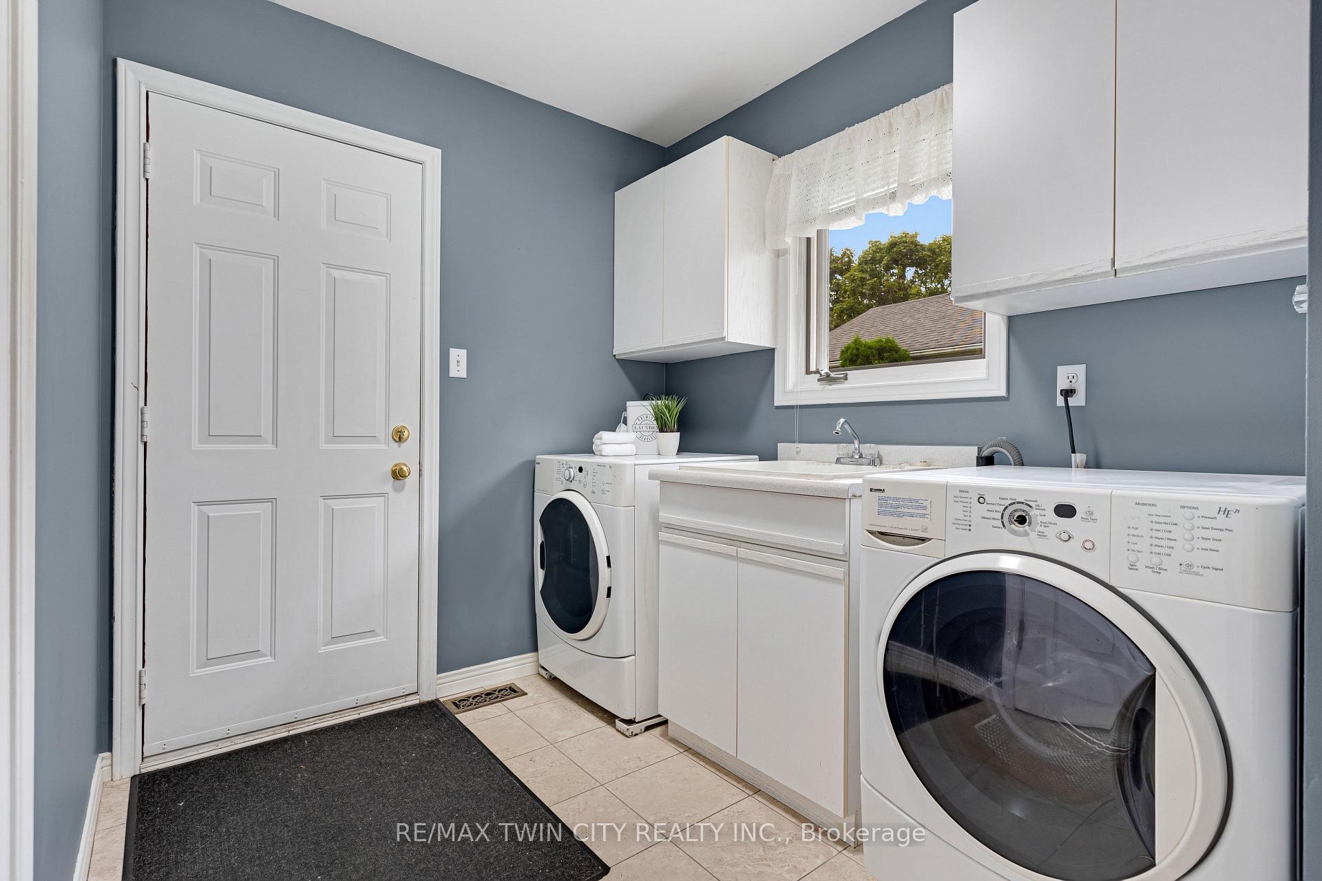 Photo 22 of 372 Gatestone Boulevard, Waterloo, Upper Beechwood — HOMEH