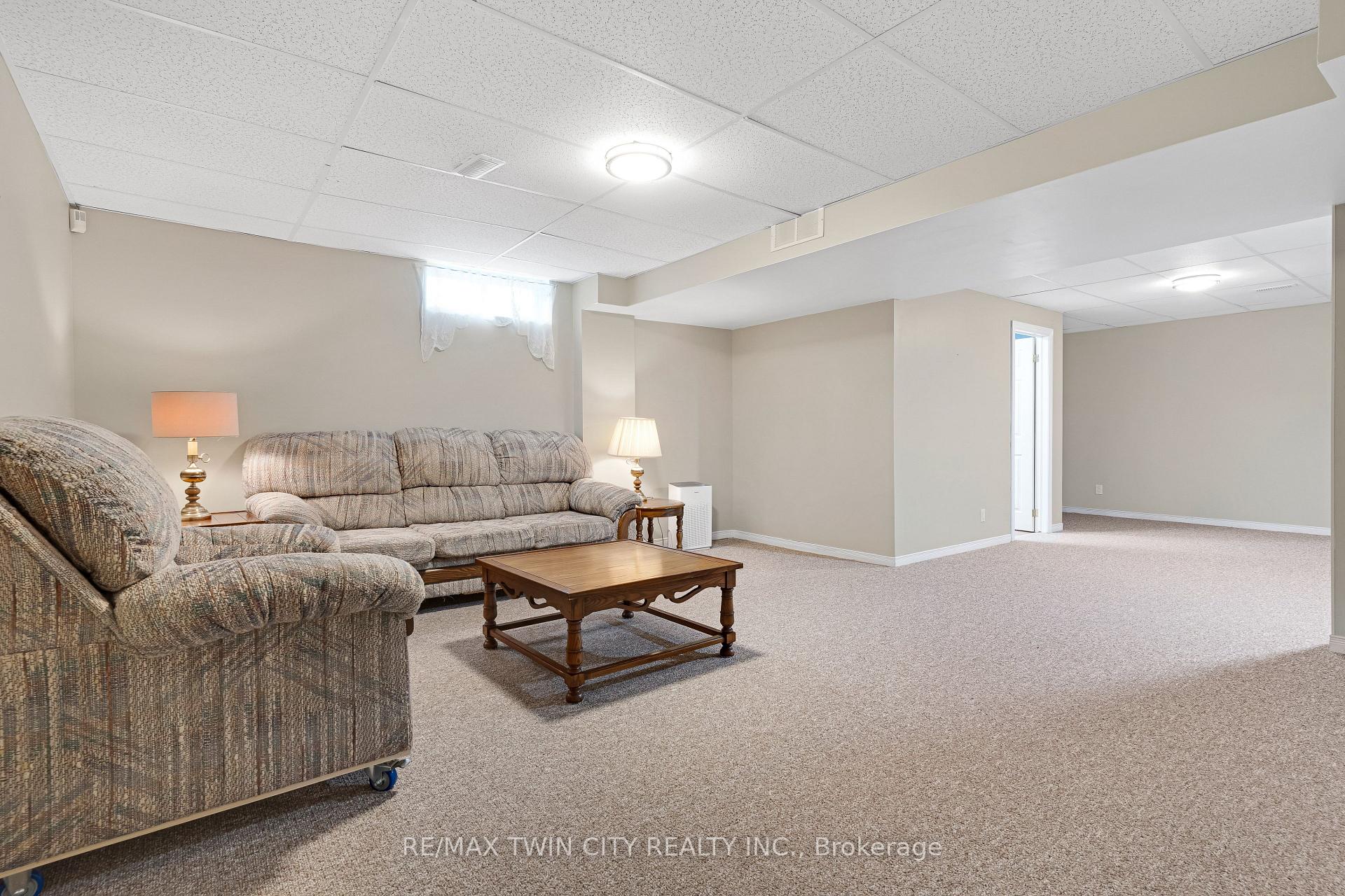 Photo 26 of 372 Gatestone Boulevard, Waterloo, Upper Beechwood — HOMEH