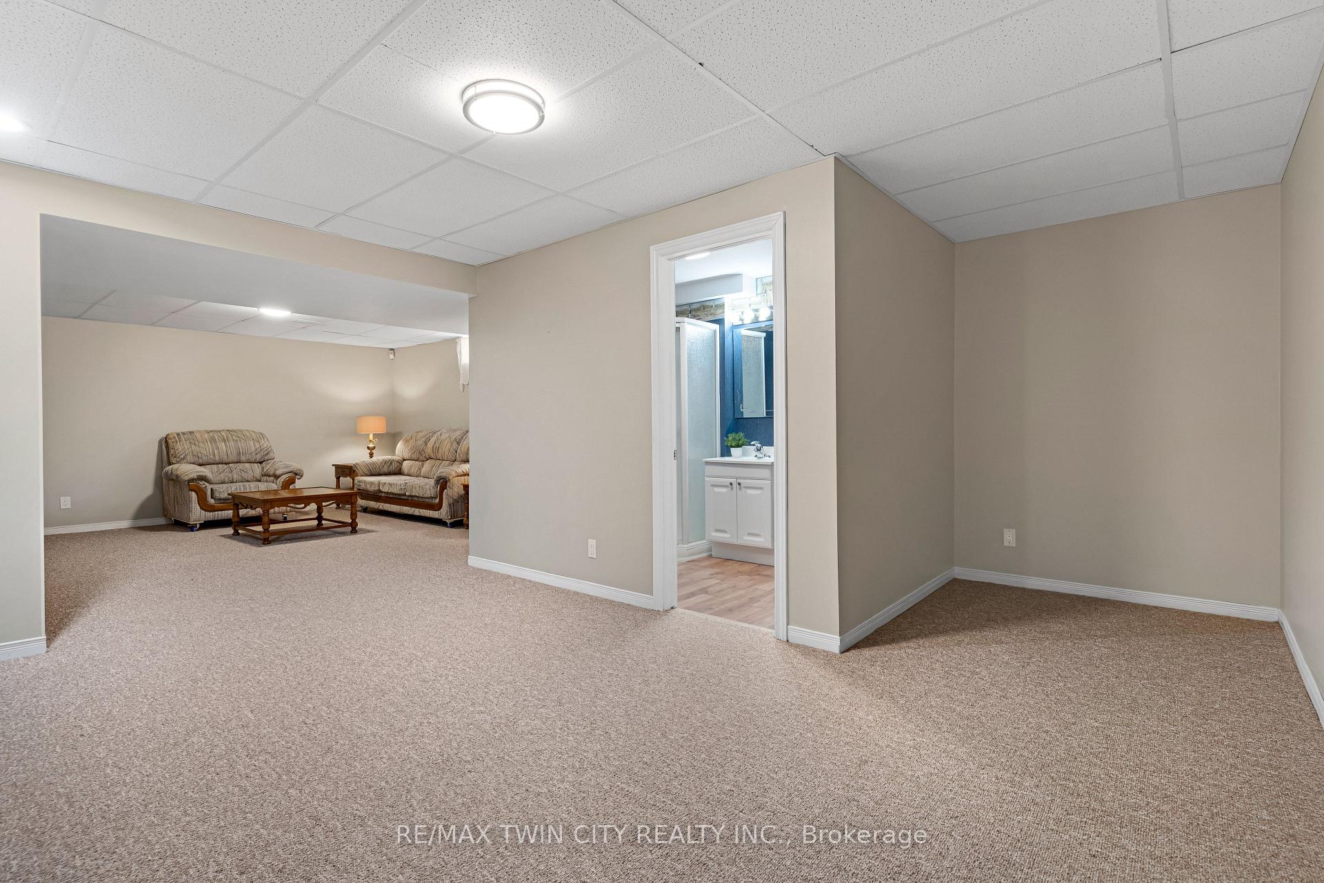 Photo 27 of 372 Gatestone Boulevard, Waterloo, Upper Beechwood — HOMEH