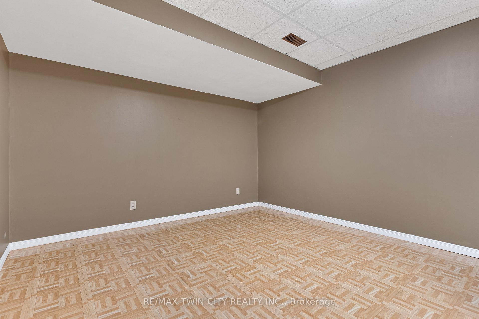 Photo 29 of 372 Gatestone Boulevard, Waterloo, Upper Beechwood — HOMEH