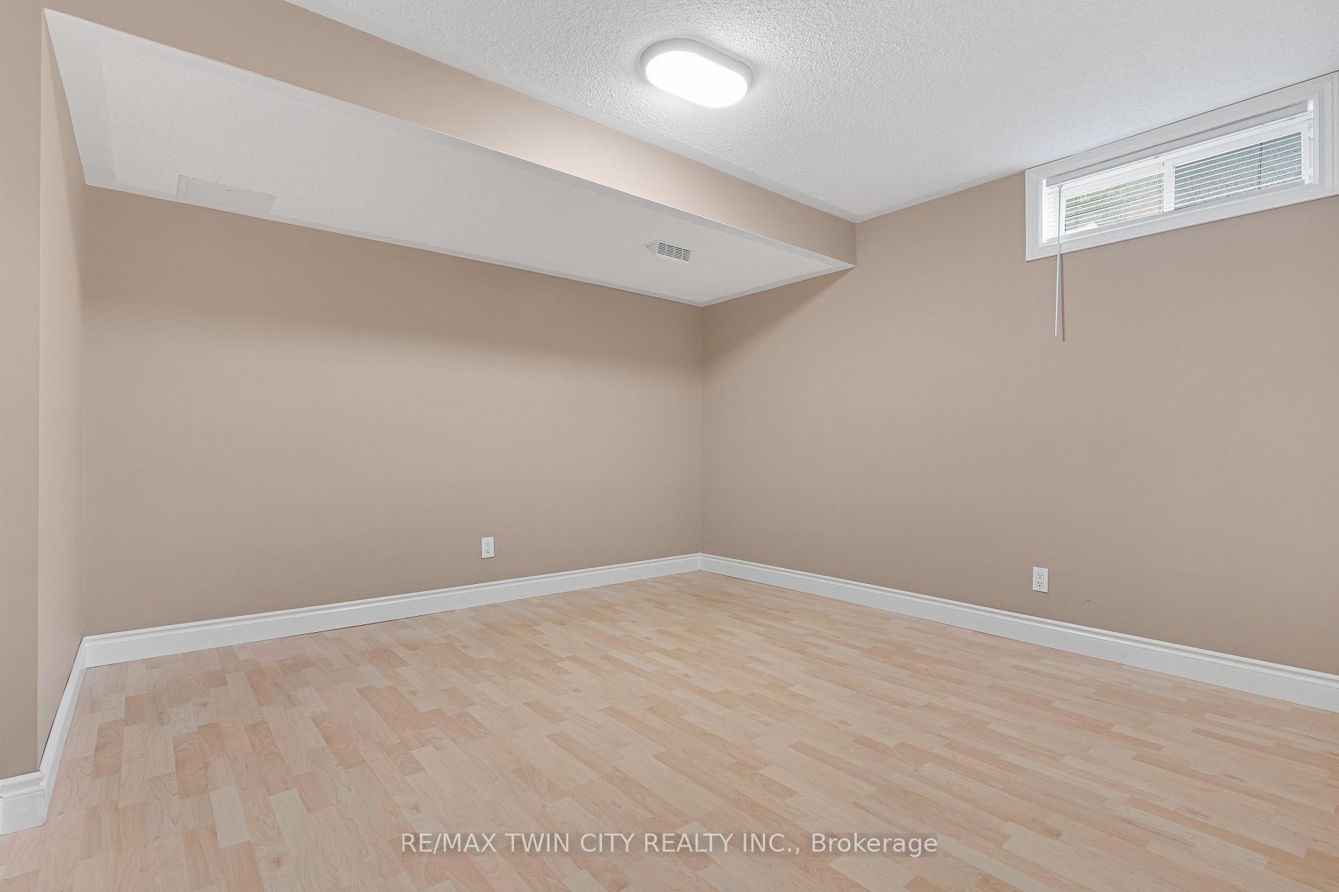 Photo 31 of 372 Gatestone Boulevard, Waterloo, Upper Beechwood — HOMEH