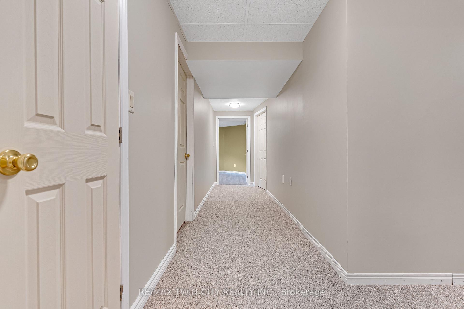 Photo 33 of 372 Gatestone Boulevard, Waterloo, Upper Beechwood — HOMEH