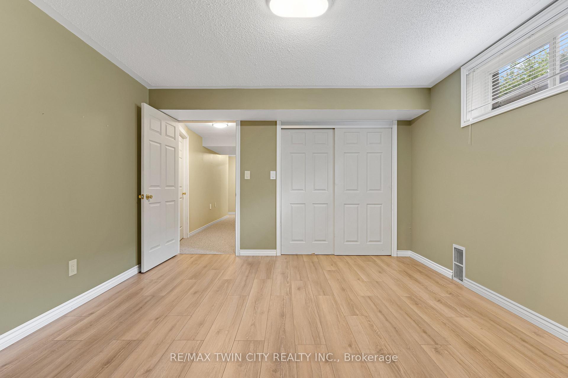 Photo 34 of 372 Gatestone Boulevard, Waterloo, Upper Beechwood — HOMEH
