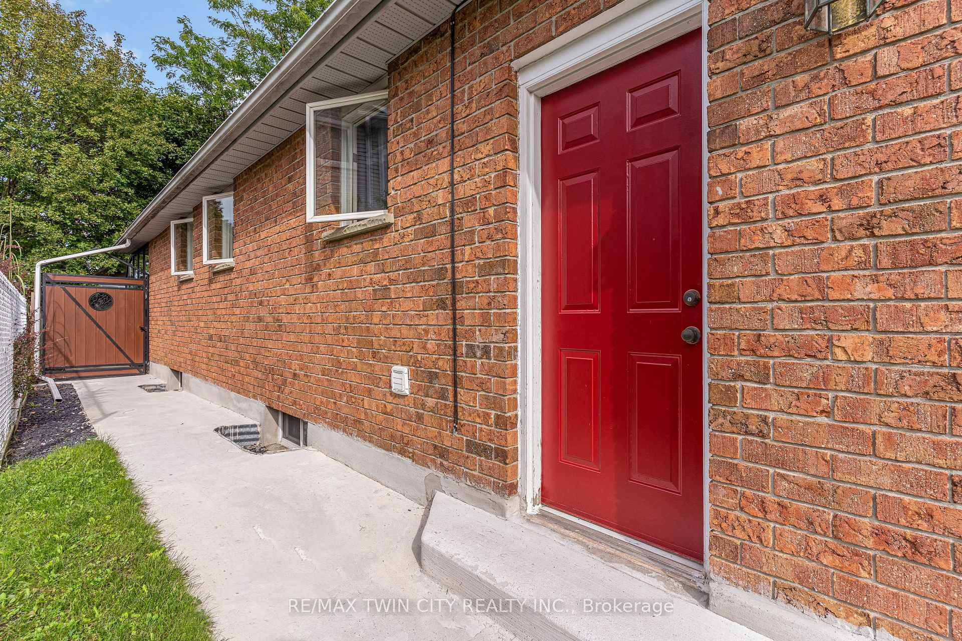 Photo 38 of 372 Gatestone Boulevard, Waterloo, Upper Beechwood — HOMEH