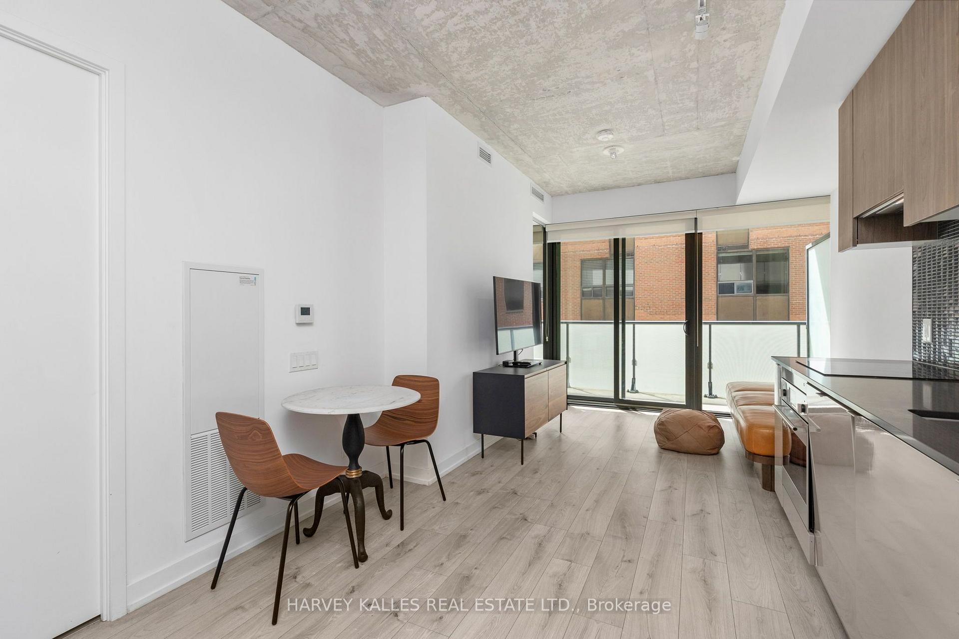 Photo 3 of Unit 523, 161 Roehampton Avenue, Toronto, Mount Pleasant West — HOMEH