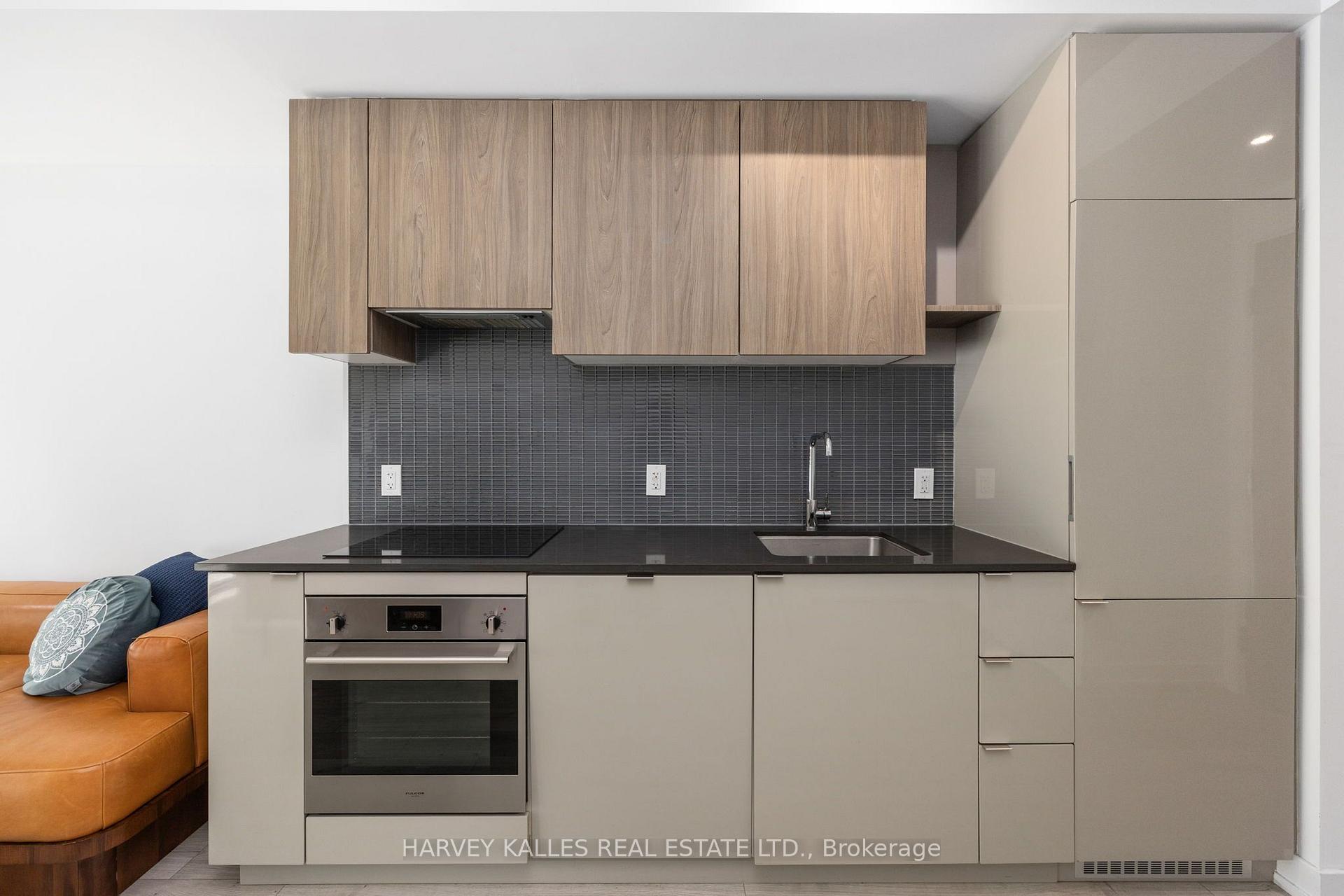Photo 2 of Unit 523, 161 Roehampton Avenue, Toronto, Mount Pleasant West — HOMEH
