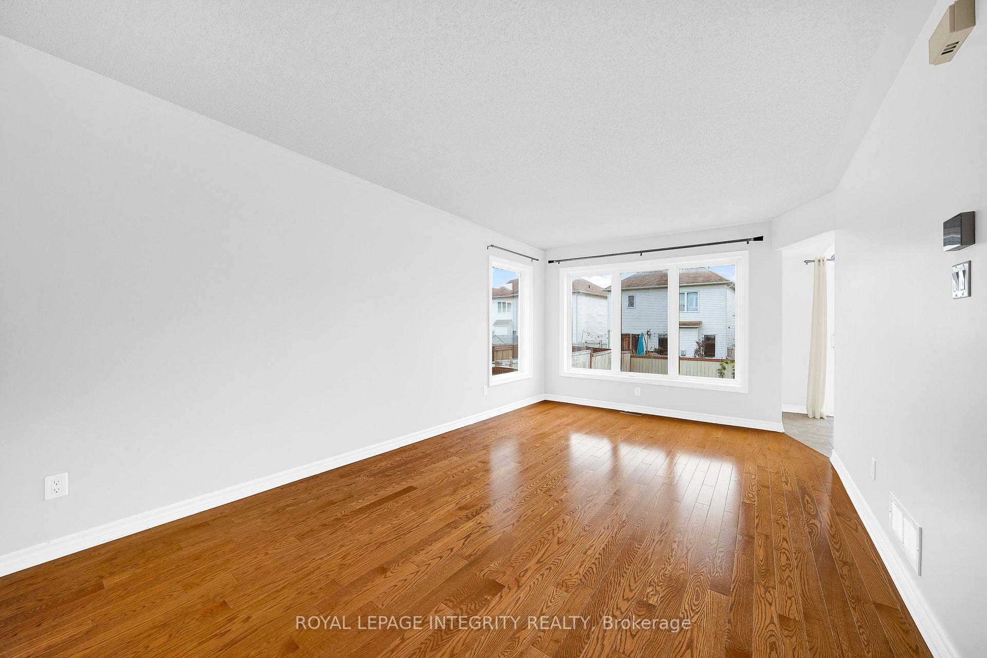 Photo 9 of 496 Temiskaming Crescent, Ottawa, Barrhaven - Strandherd — HOMEH