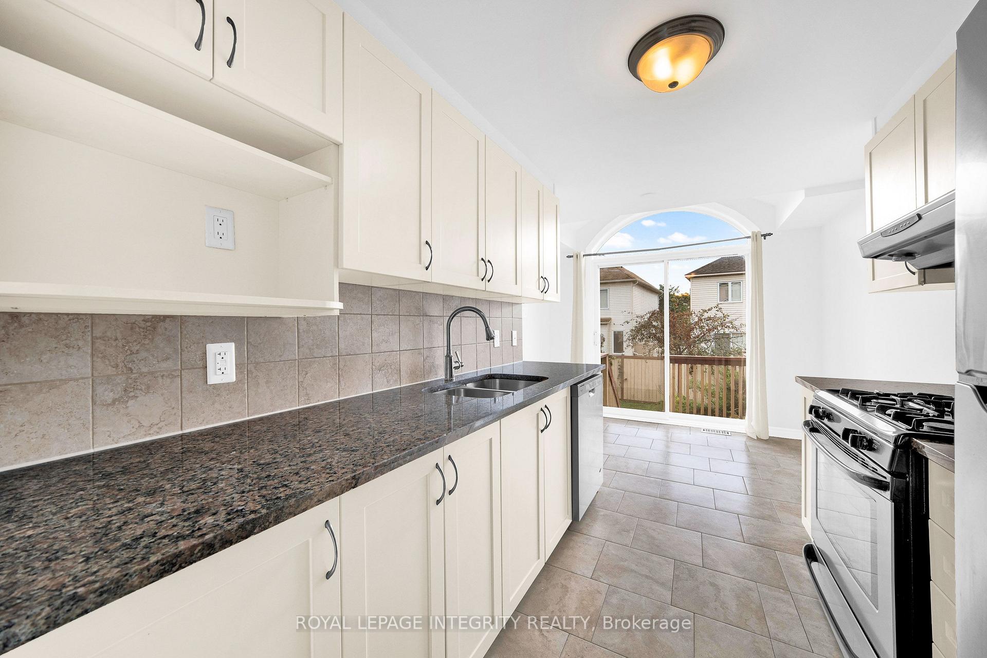 Photo 12 of 496 Temiskaming Crescent, Ottawa, Barrhaven - Strandherd — HOMEH