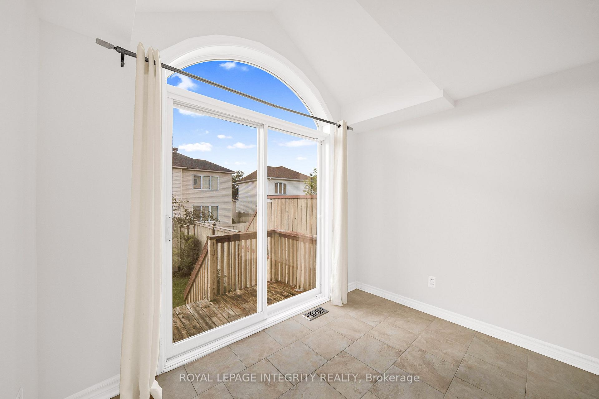 Photo 15 of 496 Temiskaming Crescent, Ottawa, Barrhaven - Strandherd — HOMEH