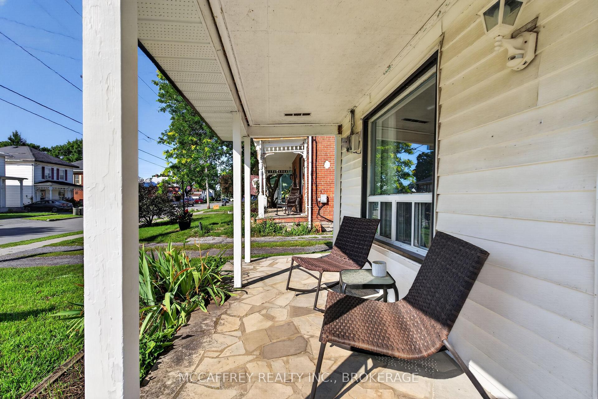 Photo 2 of 427 Thomas Street, Deseronto, Deseronto (Town) — HOMEH