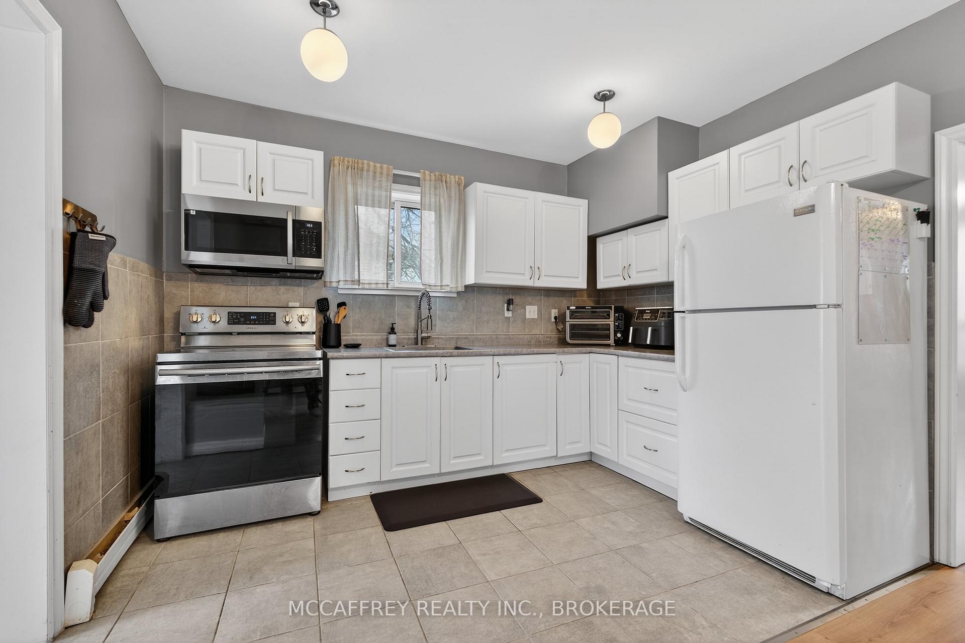 Photo 8 of 427 Thomas Street, Deseronto, Deseronto (Town) — HOMEH