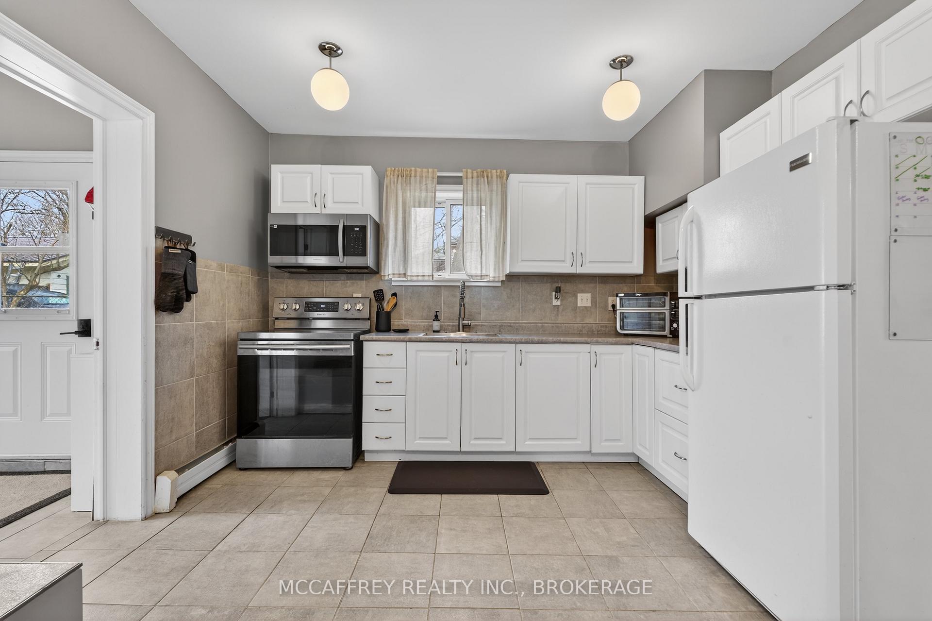 Photo 9 of 427 Thomas Street, Deseronto, Deseronto (Town) — HOMEH