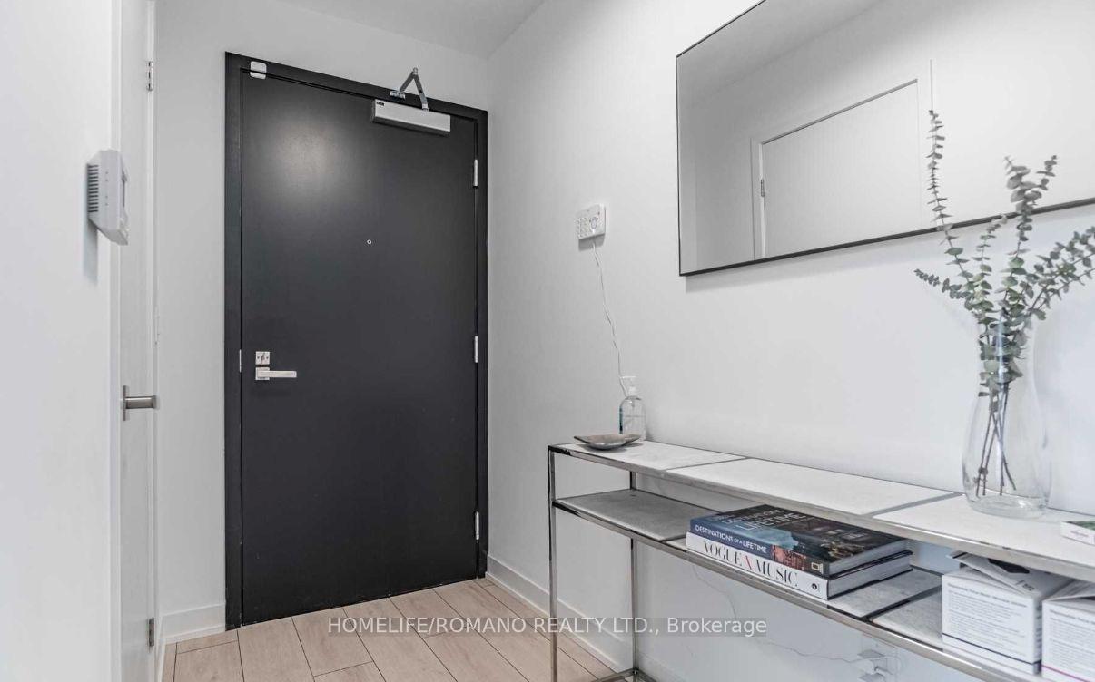 Photo 3 of Unit 840, 31 Tippett Road, North York, Clanton Park — HOMEH