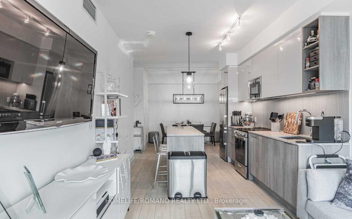 Photo 7 of Unit 840, 31 Tippett Road, North York, Clanton Park — HOMEH
