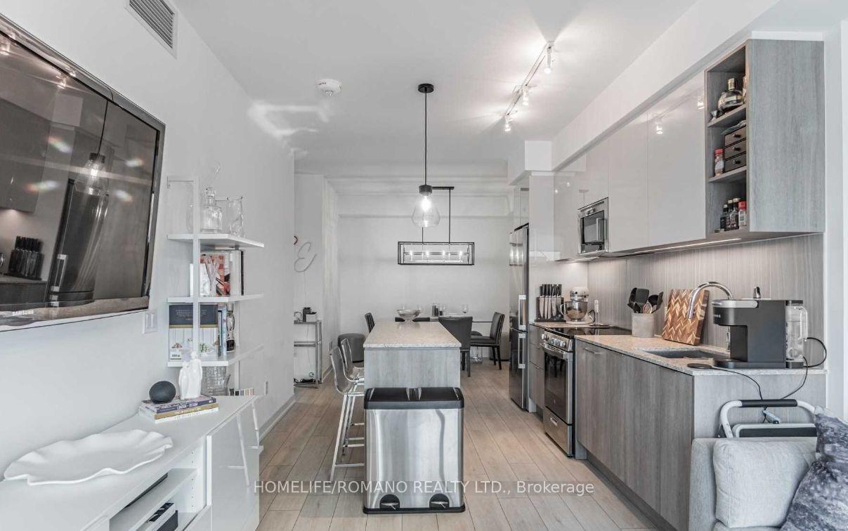 Photo 8 of Unit 840, 31 Tippett Road, North York, Clanton Park — HOMEH