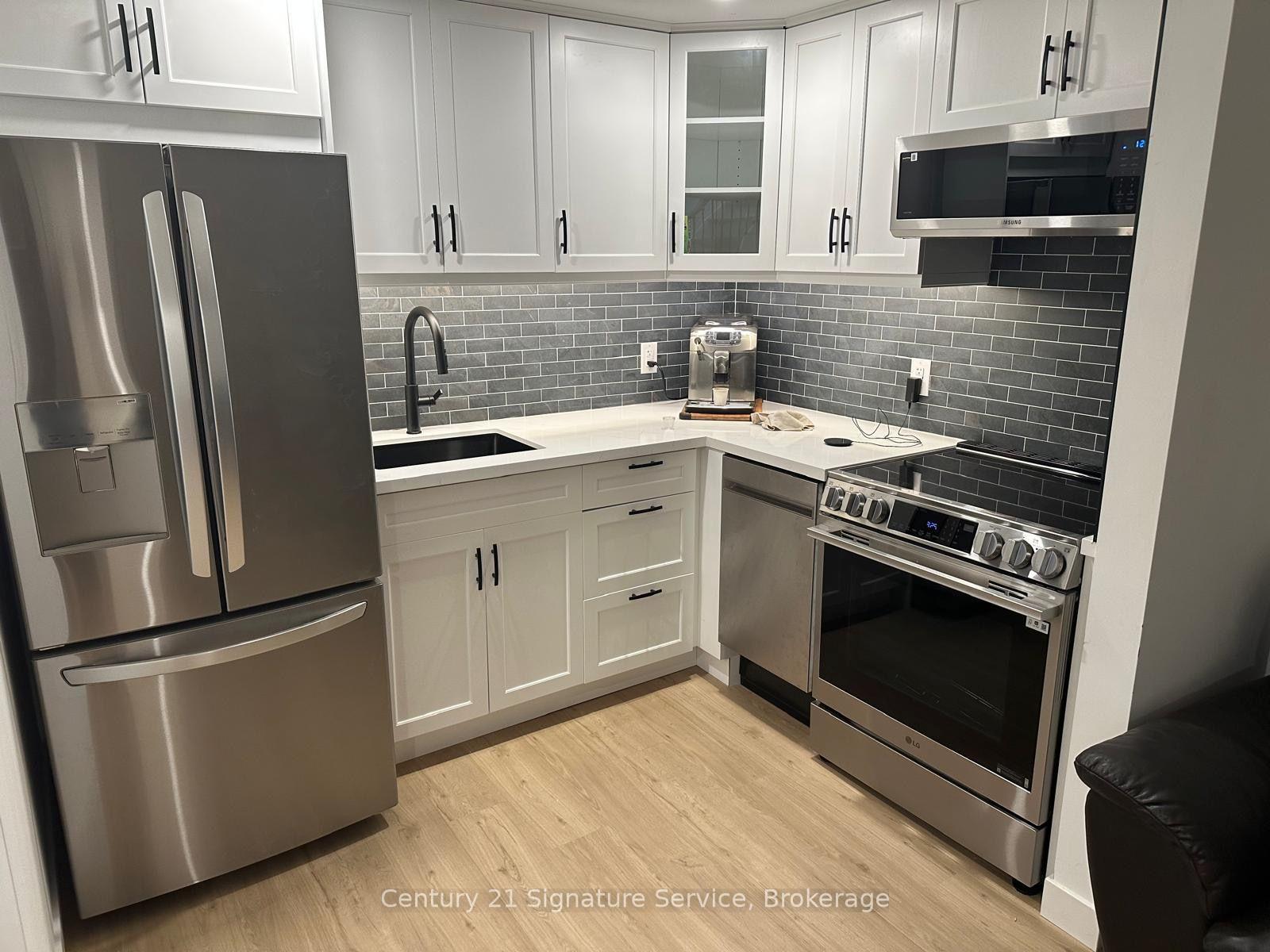 Photo 2 of 2579 Lundene Road N, Mississauga, Clarkson — HOMEH