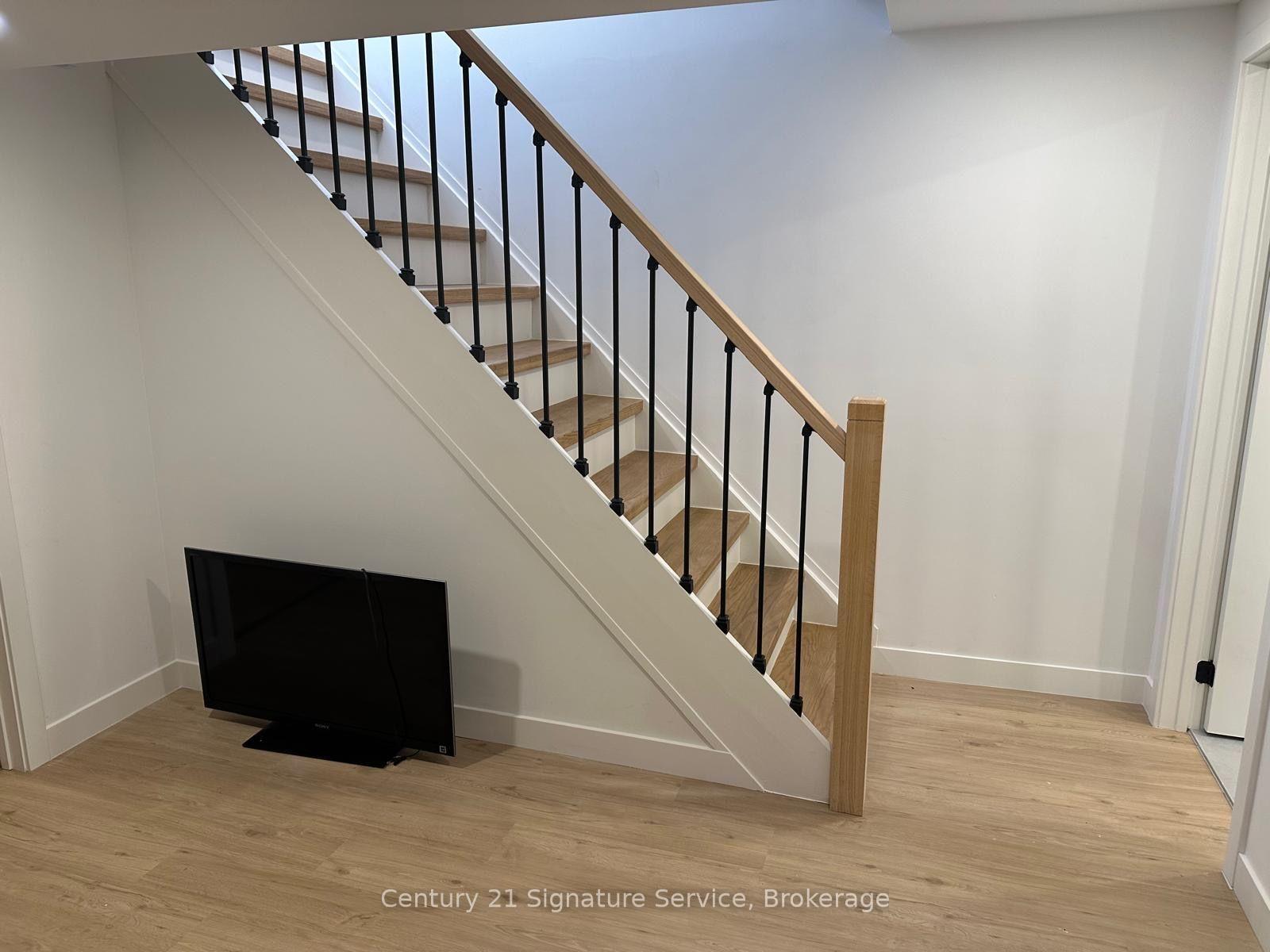 Photo 3 of 2579 Lundene Road N, Mississauga, Clarkson — HOMEH
