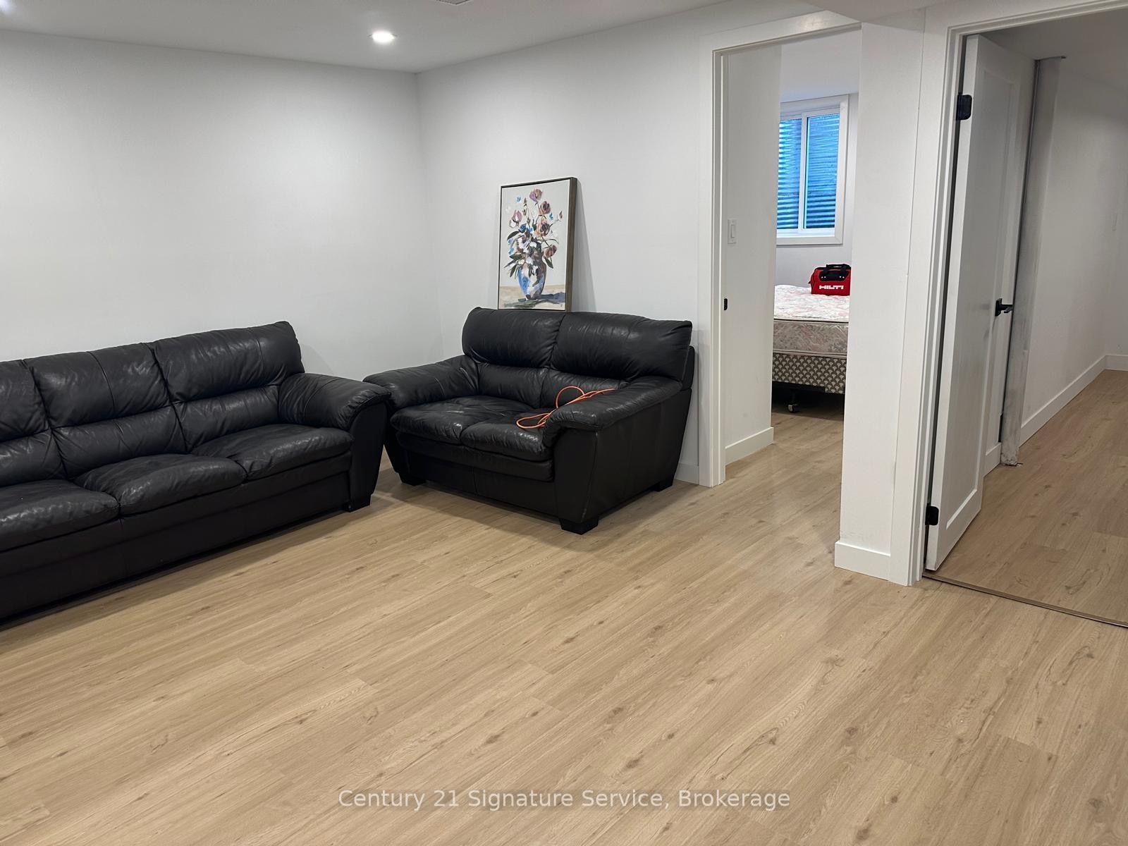 Photo 4 of 2579 Lundene Road N, Mississauga, Clarkson — HOMEH