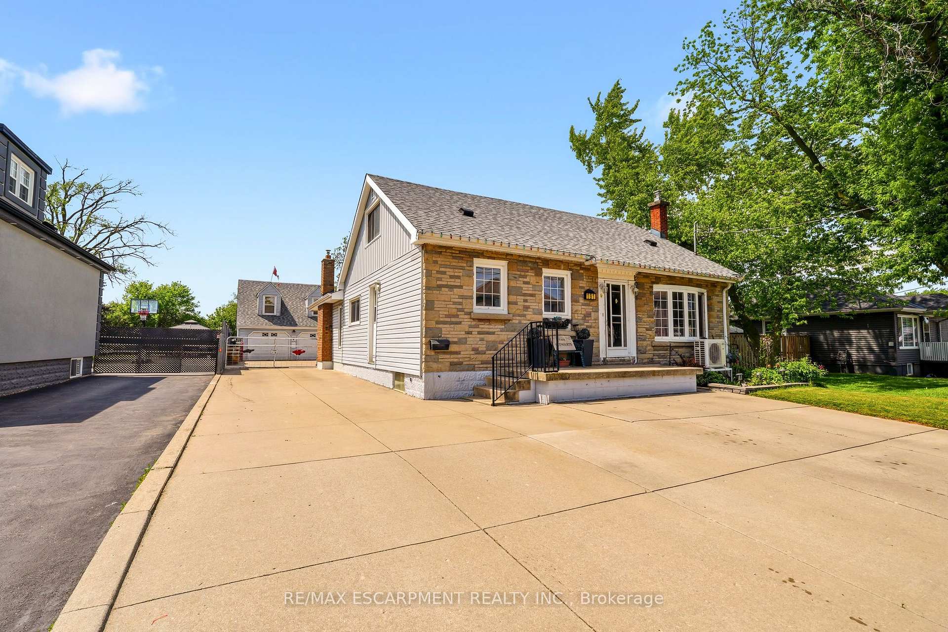 Photo 3 of 191 Millen Road, Hamilton, Stoney Creek — HOMEH
