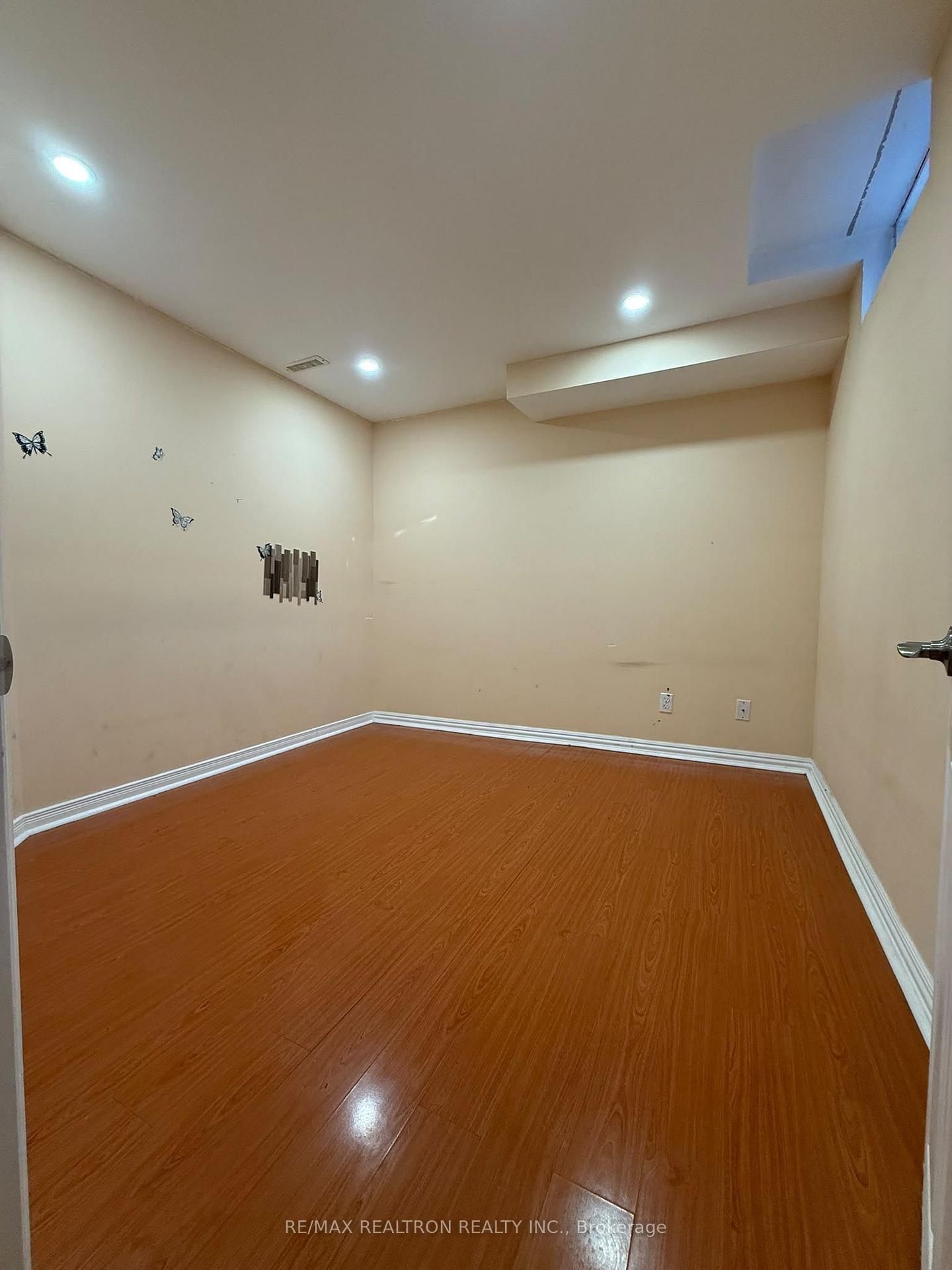 Photo 4 of Unit Bsmt, 33 Billingsley Crescent, Markham, Cedarwood — HOMEH