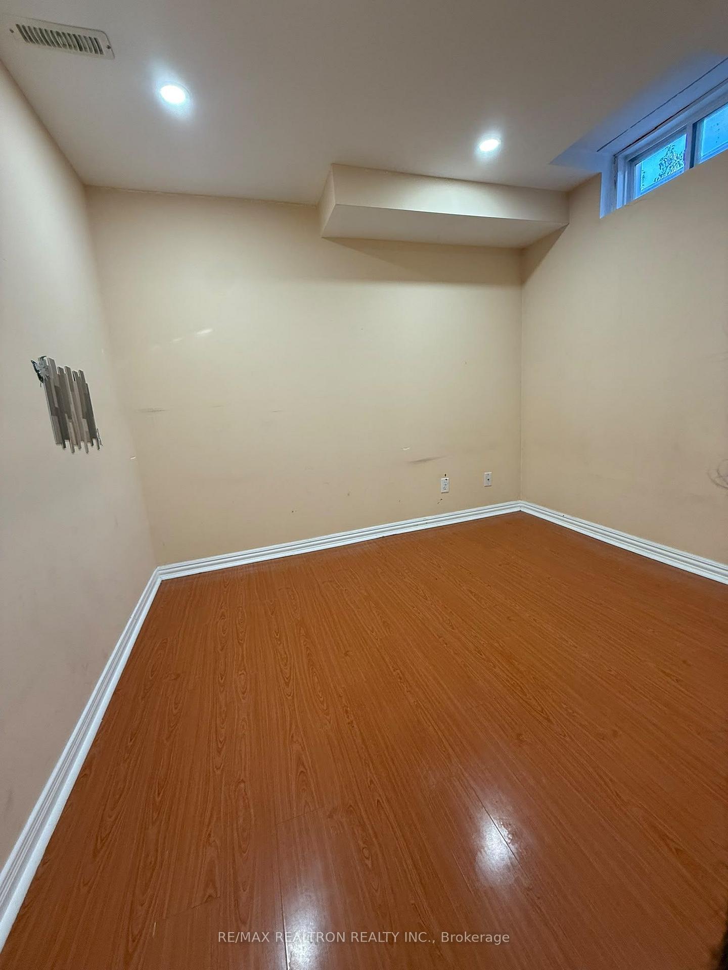 Photo 5 of Unit Bsmt, 33 Billingsley Crescent, Markham, Cedarwood — HOMEH
