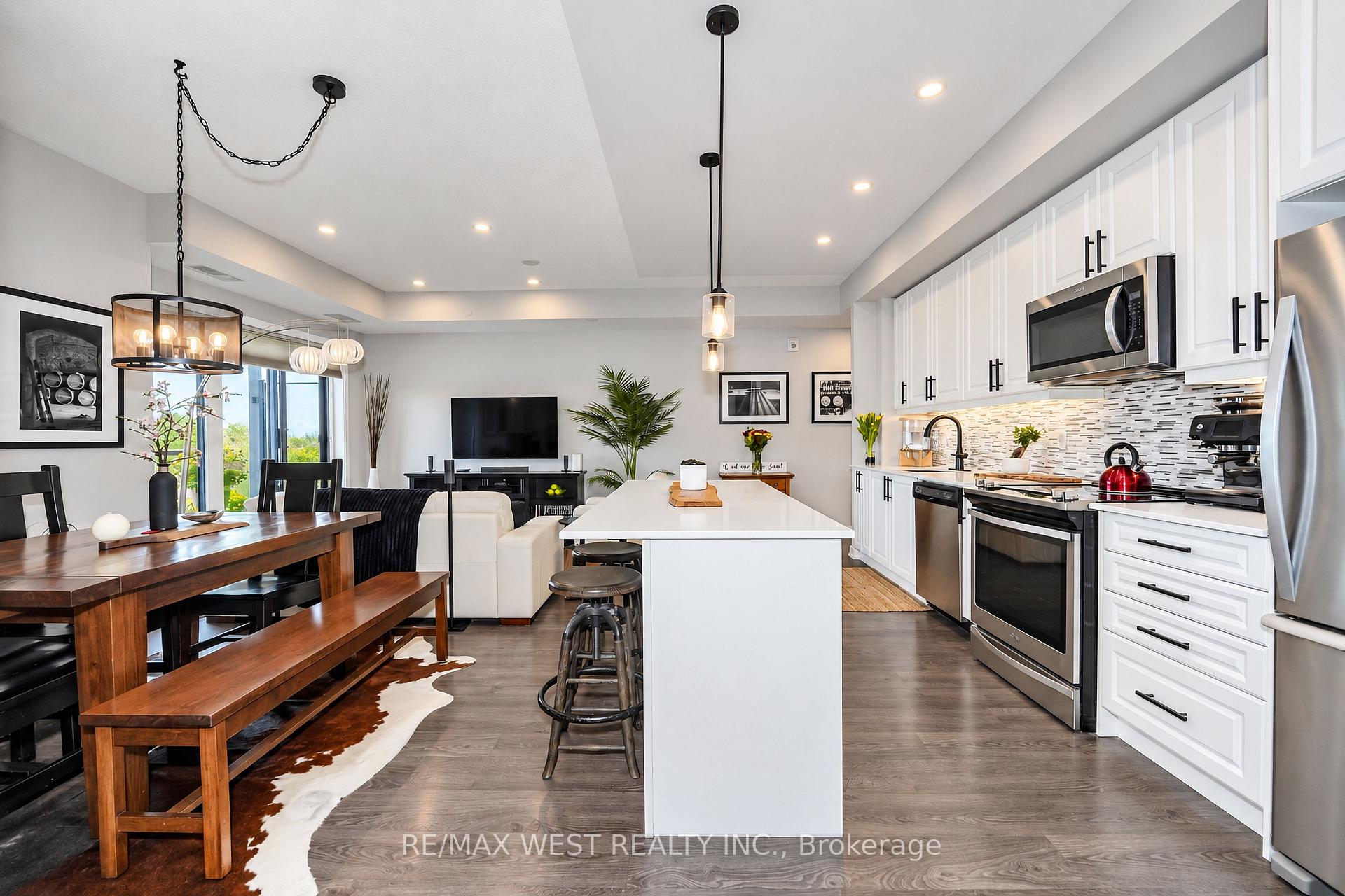 Photo 4 of Unit 344, 555 William Graham Drive, Aurora, Rural Aurora — HOMEH