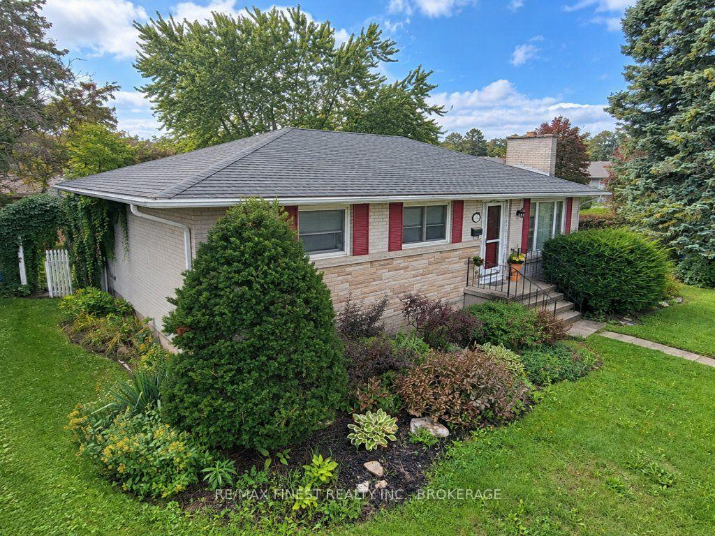 Photo 2 of 58 Princeton Place, Loyalist, Amherstview — HOMEH
