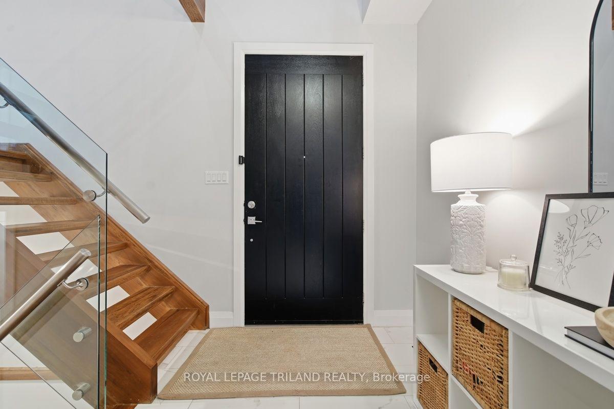 Photo 4 of Unit 4, 433 Hyde Park Road, London, North P — HOMEH