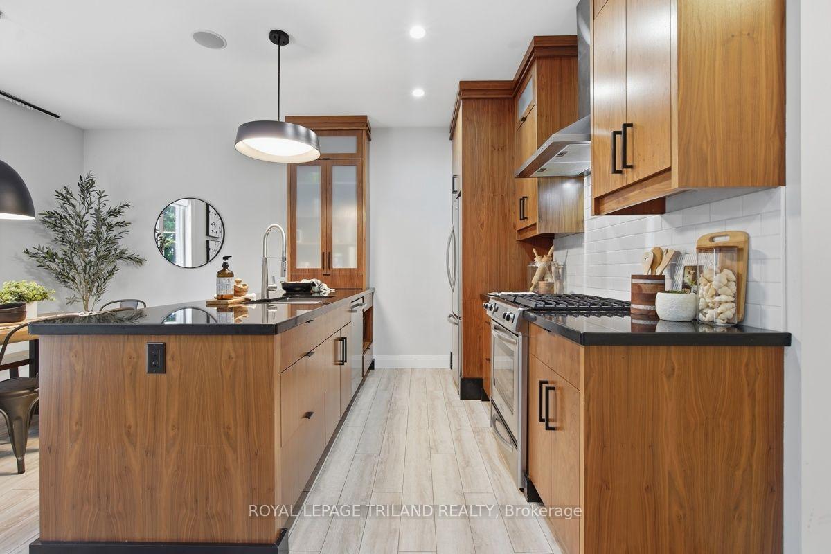 Photo 12 of Unit 4, 433 Hyde Park Road, London, North P — HOMEH