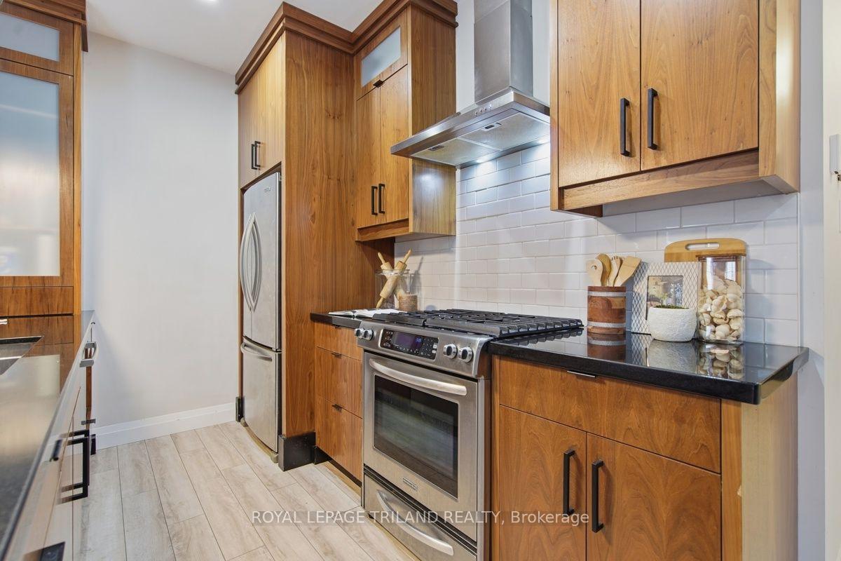 Photo 13 of Unit 4, 433 Hyde Park Road, London, North P — HOMEH