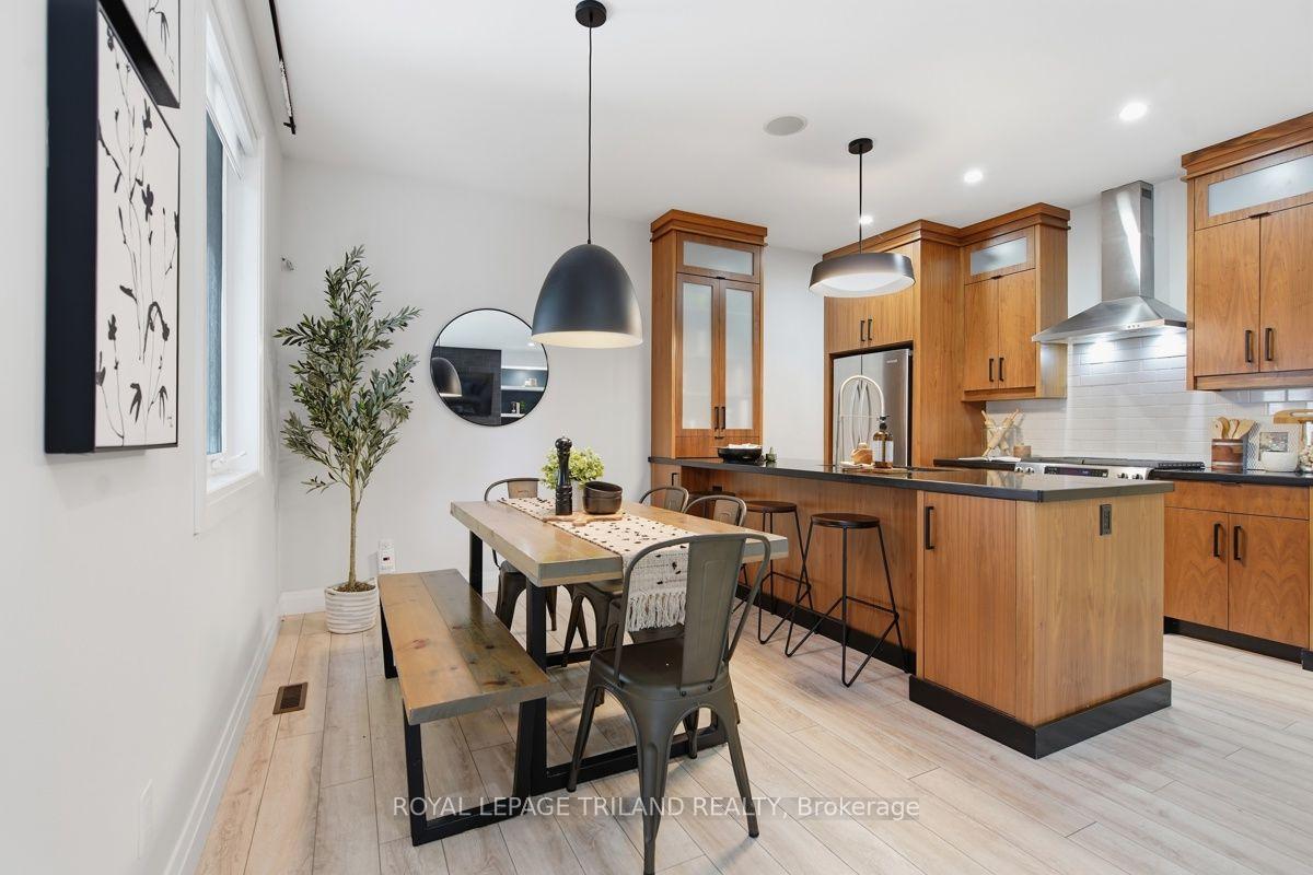 Photo 16 of Unit 4, 433 Hyde Park Road, London, North P — HOMEH