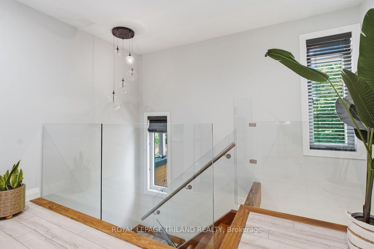 Photo 18 of Unit 4, 433 Hyde Park Road, London, North P — HOMEH