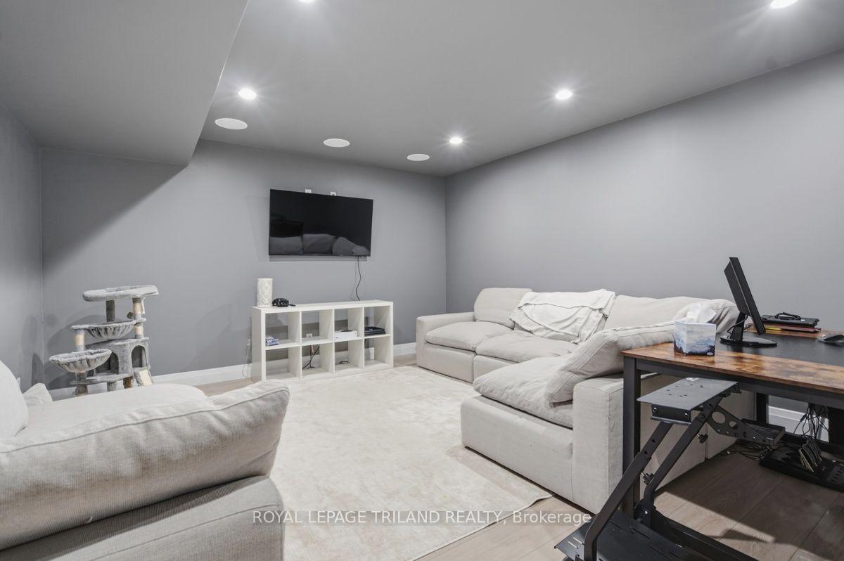 Photo 32 of Unit 4, 433 Hyde Park Road, London, North P — HOMEH