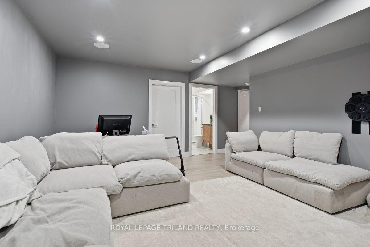 Photo 33 of Unit 4, 433 Hyde Park Road, London, North P — HOMEH