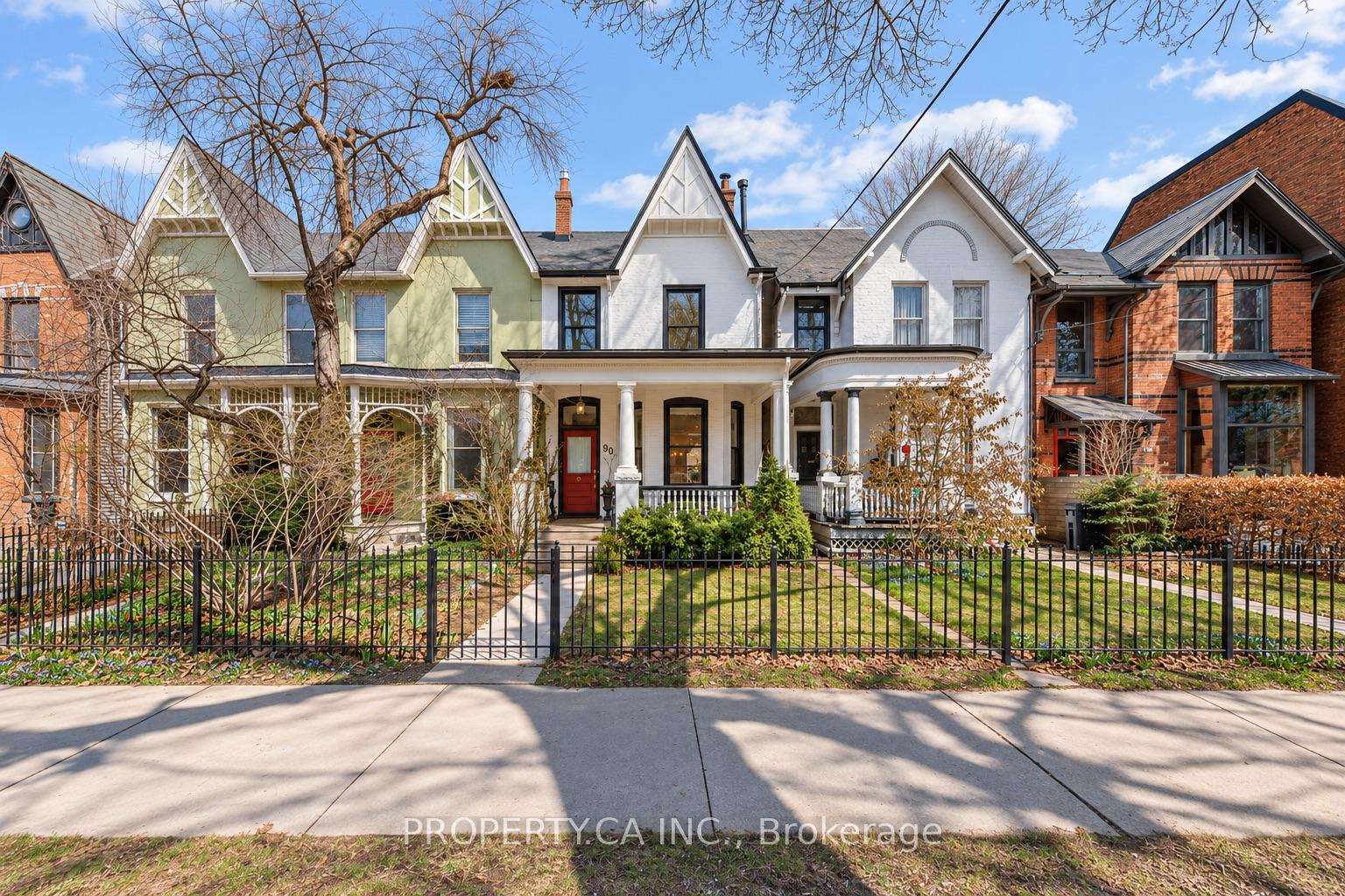 Front of 90 Willcocks Street