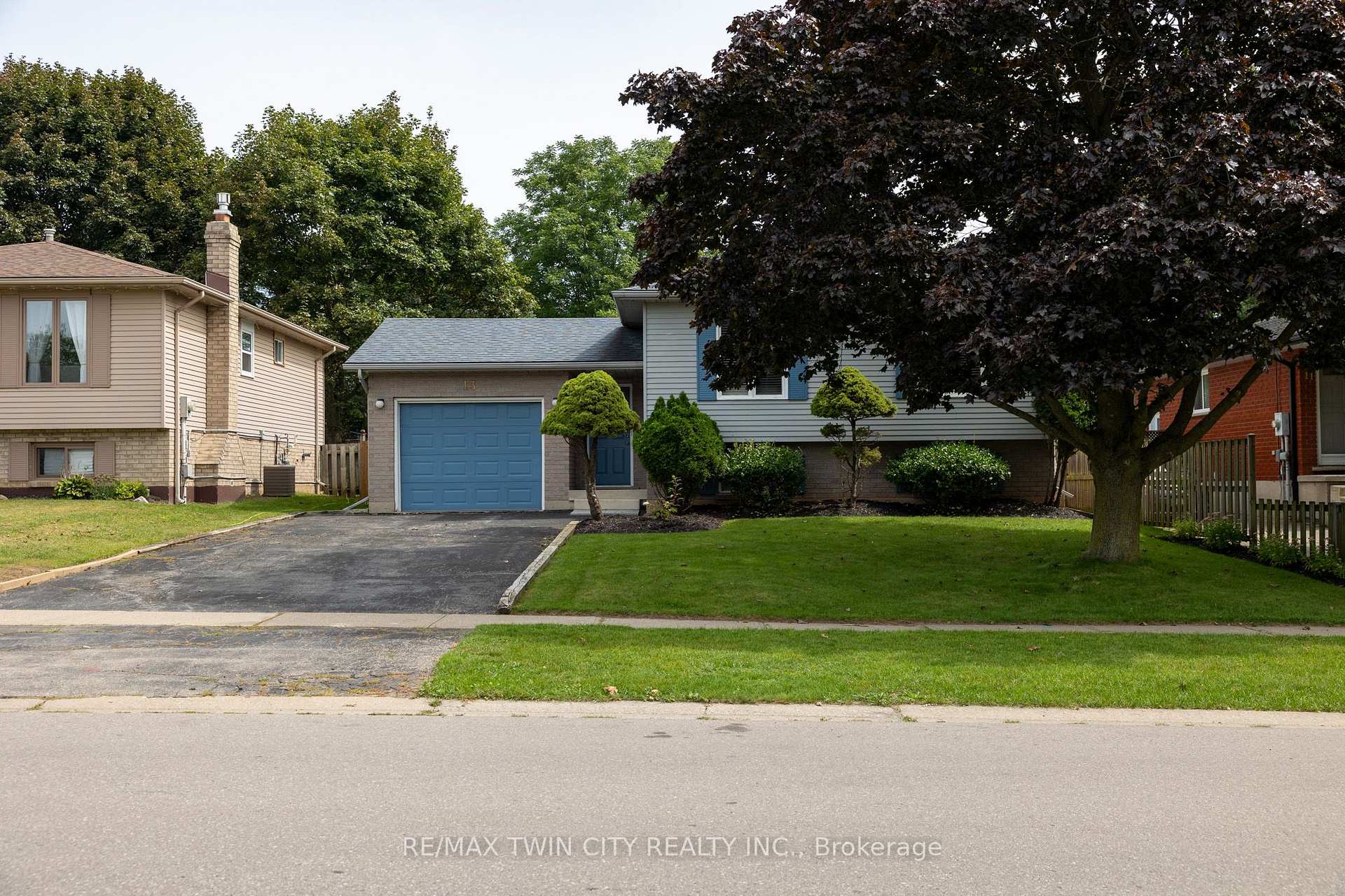 Photo 2 of 13 Forest Drive, Brant, Paris — HOMEH