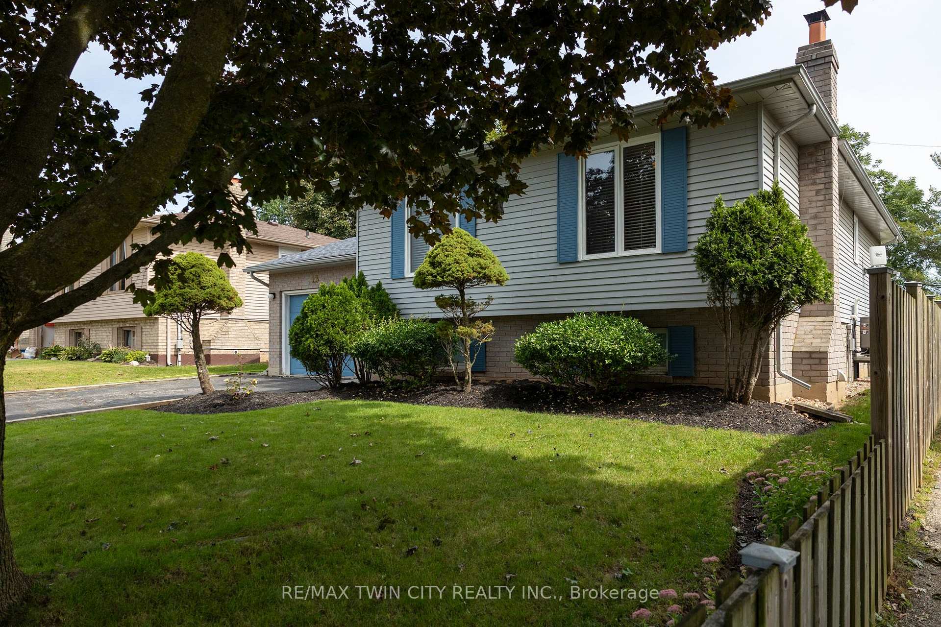 Photo 3 of 13 Forest Drive, Brant, Paris — HOMEH