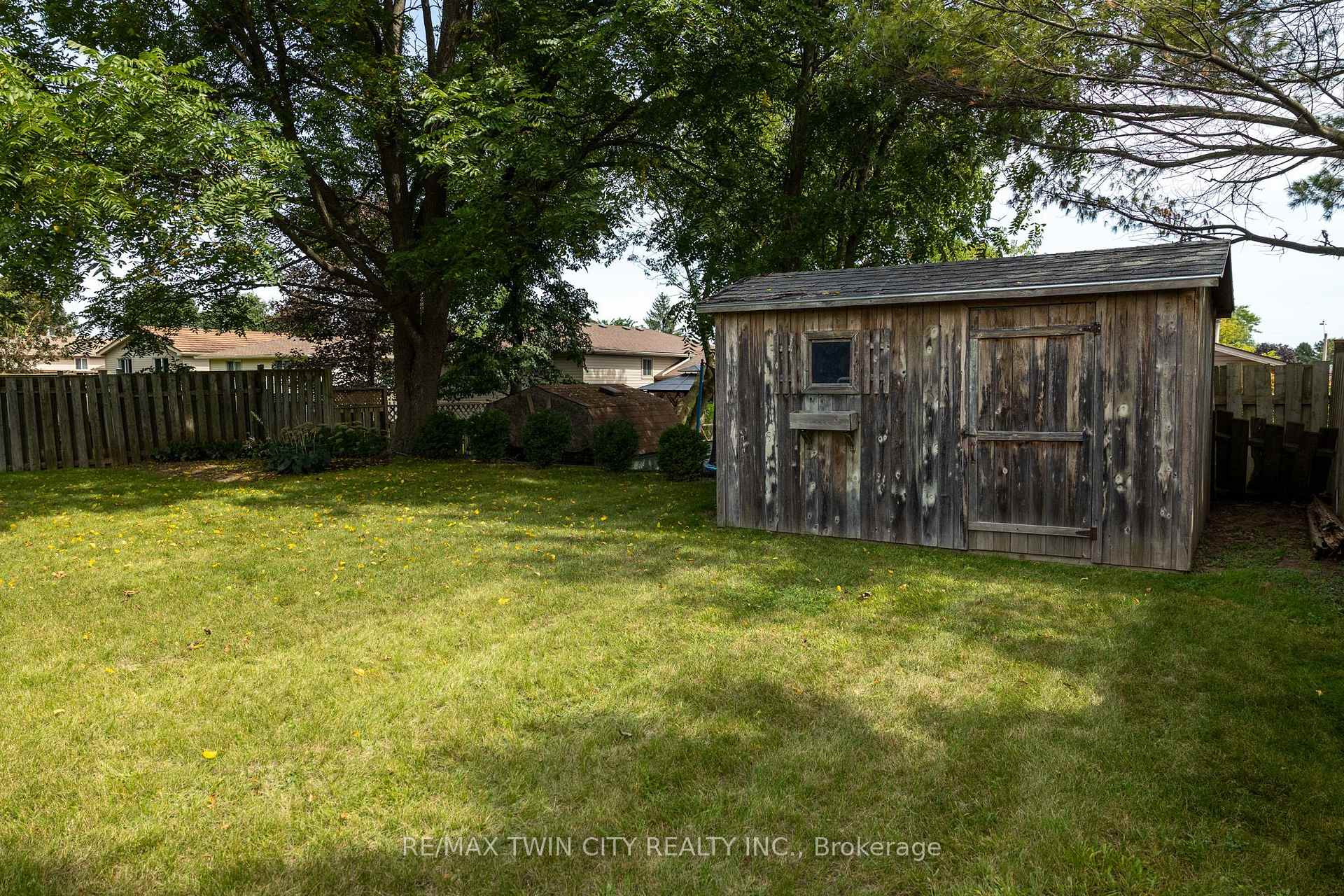 Photo 7 of 13 Forest Drive, Brant, Paris — HOMEH