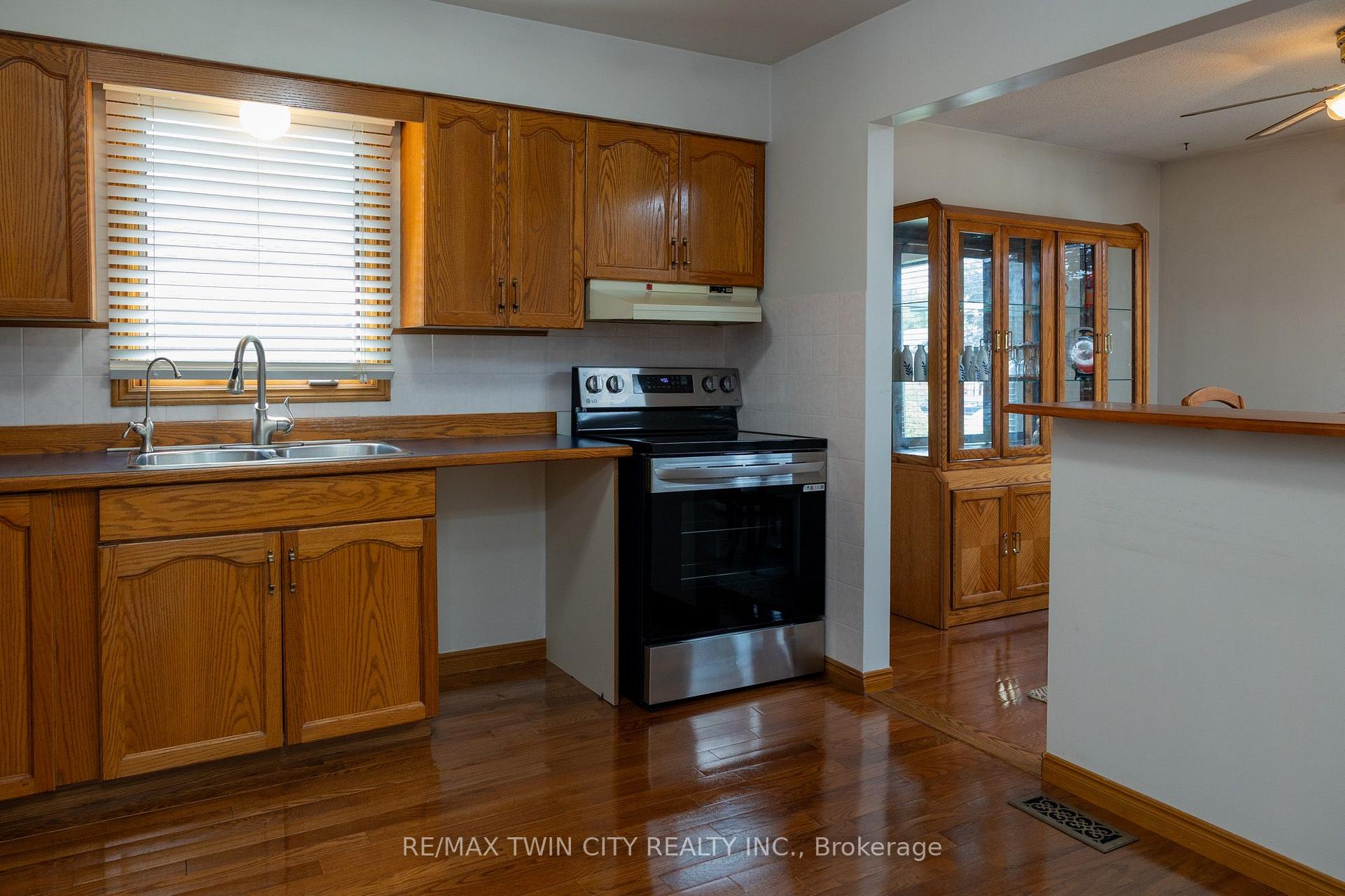 Photo 12 of 13 Forest Drive, Brant, Paris — HOMEH