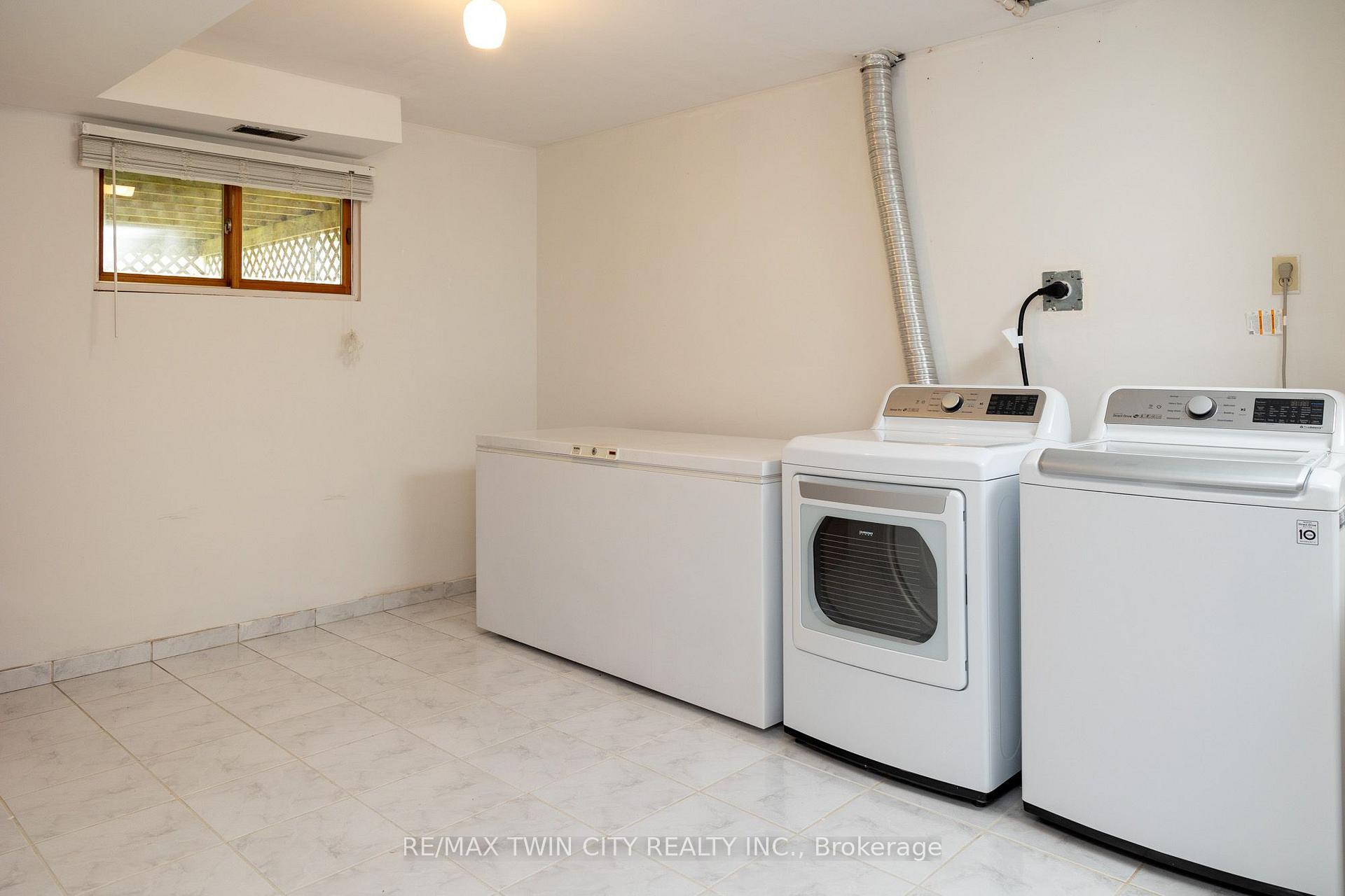 Photo 20 of 13 Forest Drive, Brant, Paris — HOMEH