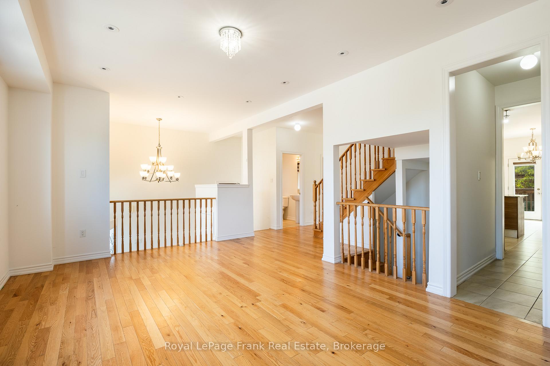 Photo 5 of 190 Lyle Drive, Clarington, Bowmanville — HOMEH