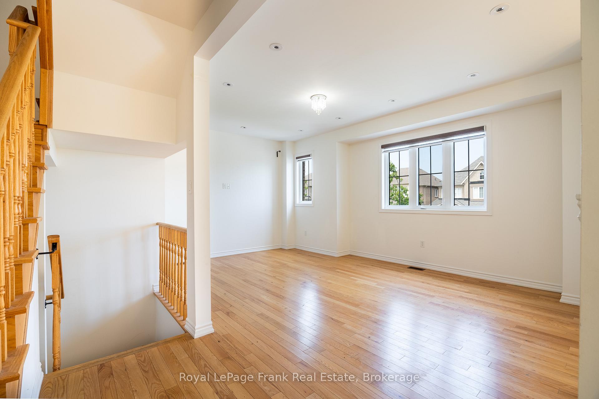 Photo 8 of 190 Lyle Drive, Clarington, Bowmanville — HOMEH