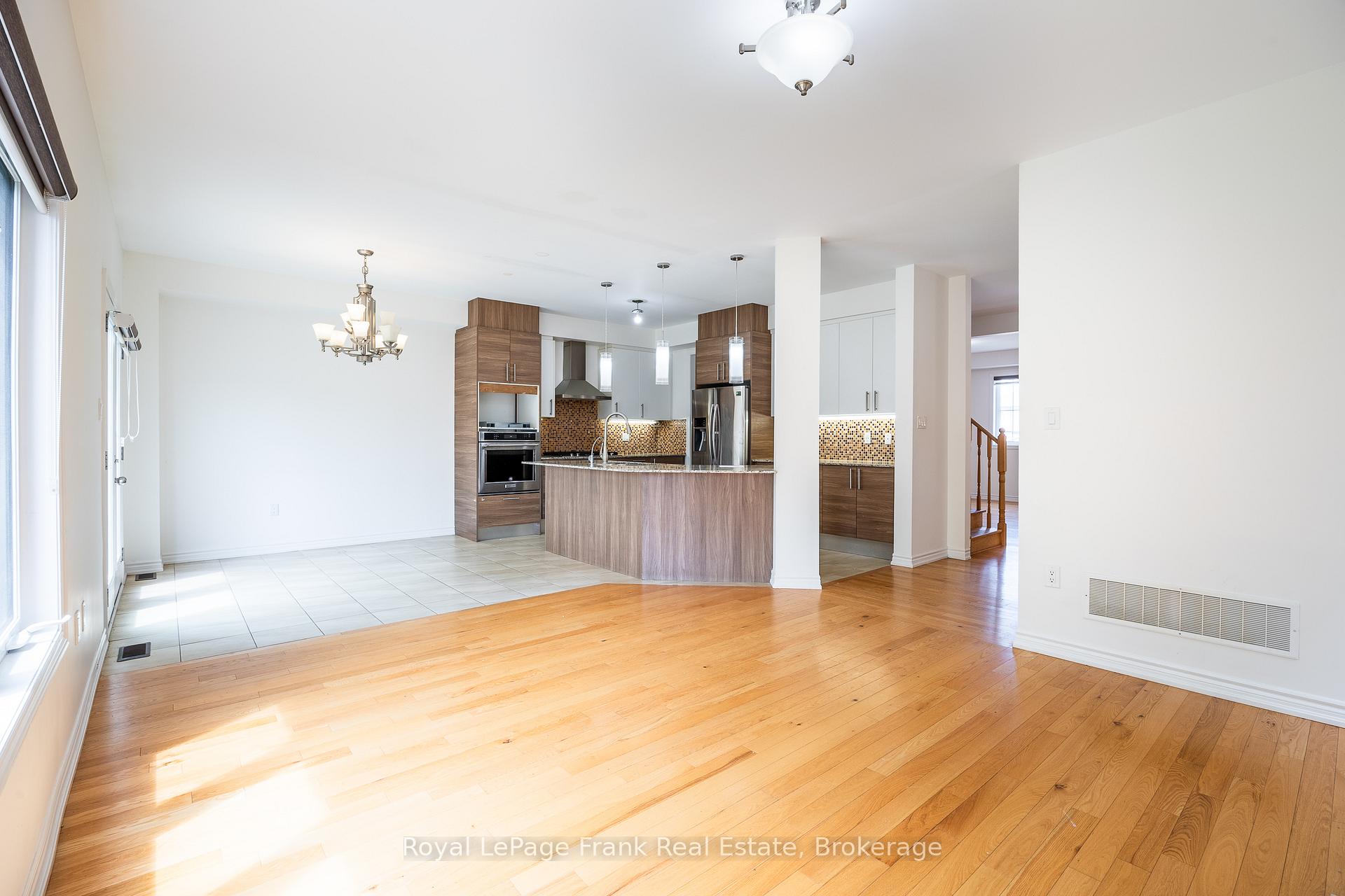 Photo 13 of 190 Lyle Drive, Clarington, Bowmanville — HOMEH