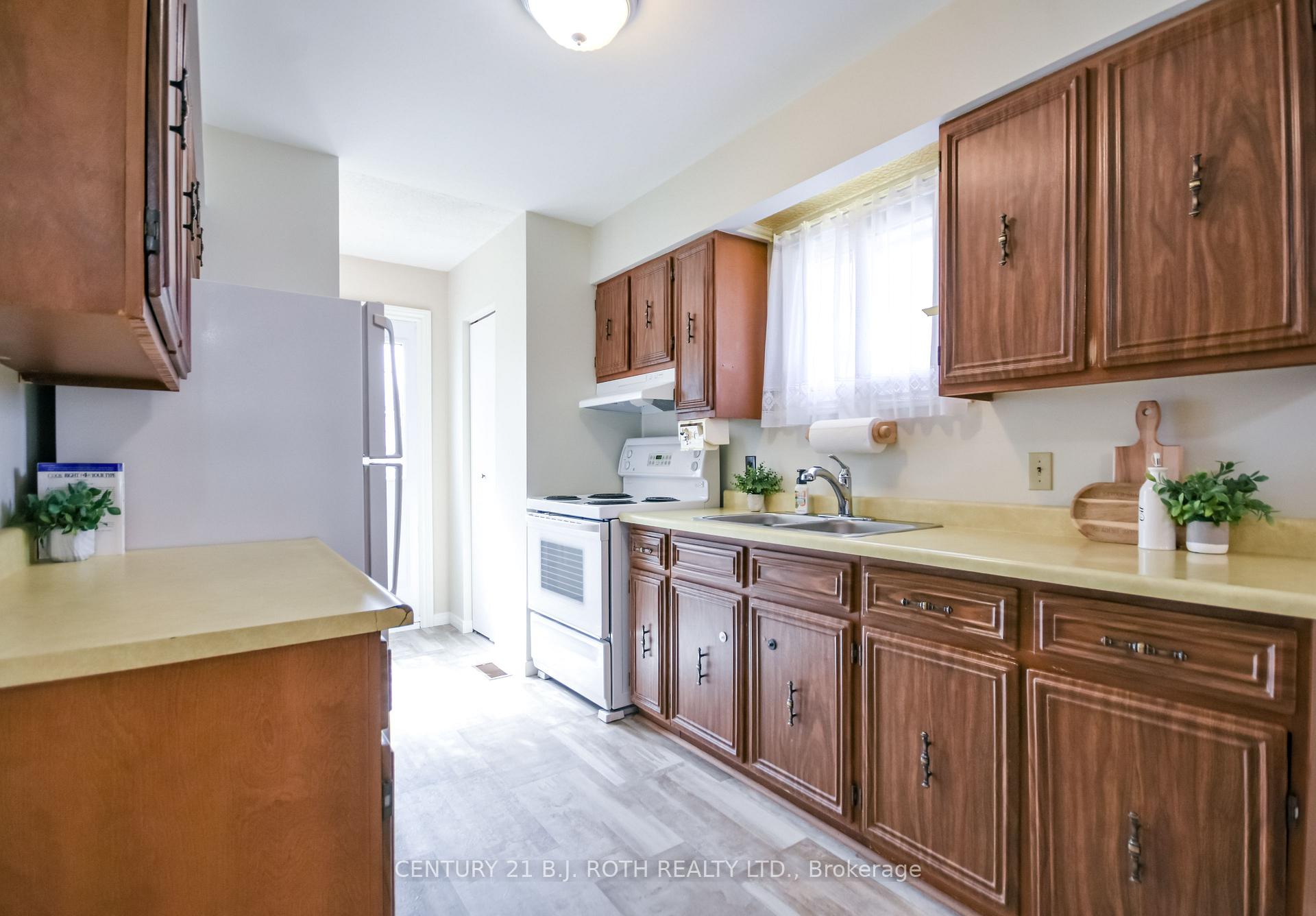 Photo 8 of 380 Mary Street, Orillia — HOMEH
