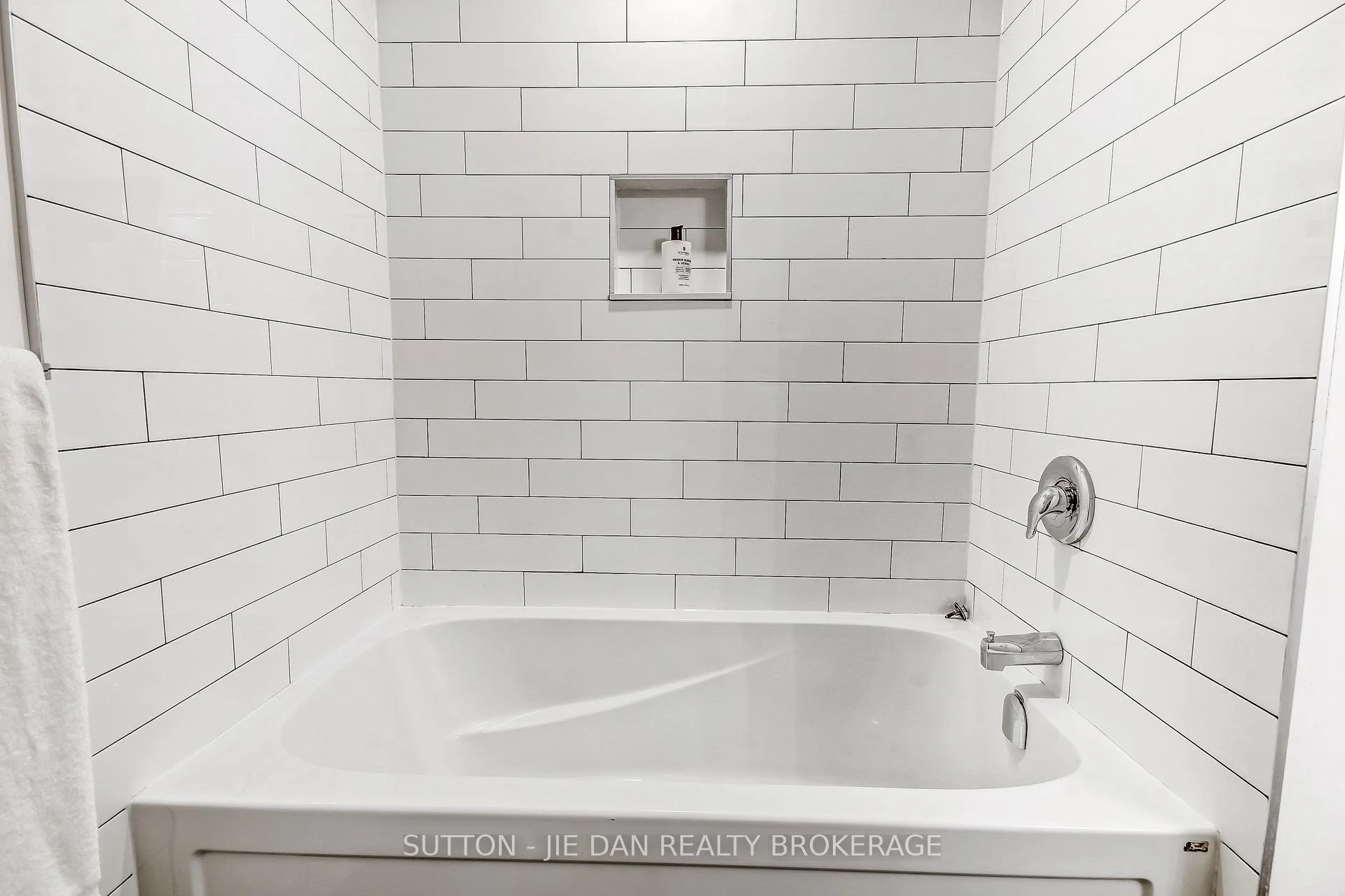 Photo 16 of Unit 2, 1820 Canvas Way, London, North B — HOMEH