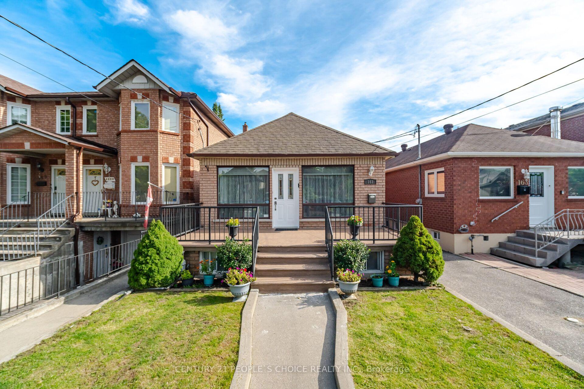 Photo 3 of 161 Northland Avenue, Toronto, Rockcliffe-Smythe — HOMEH