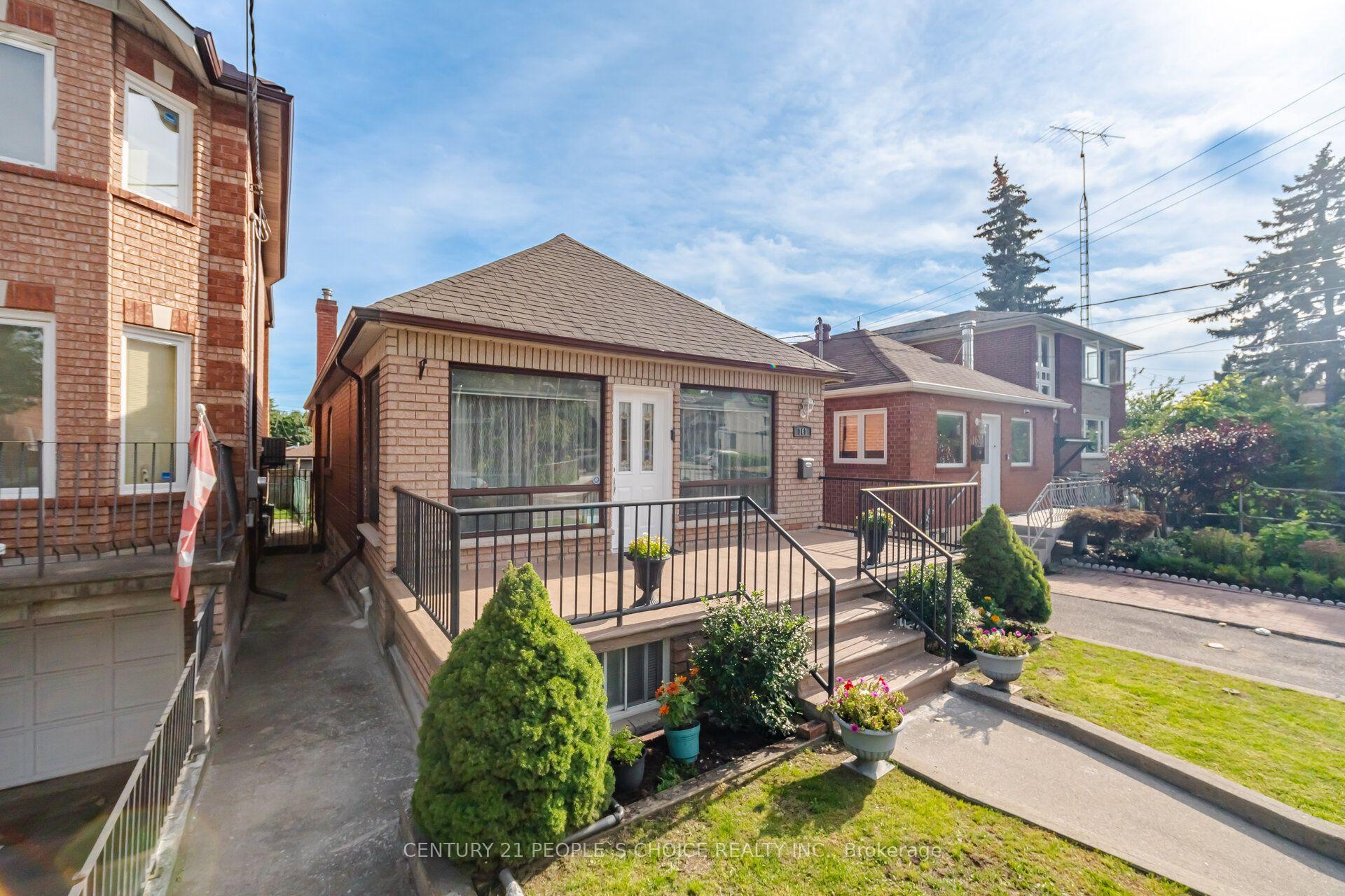 Photo 5 of 161 Northland Avenue, Toronto, Rockcliffe-Smythe — HOMEH