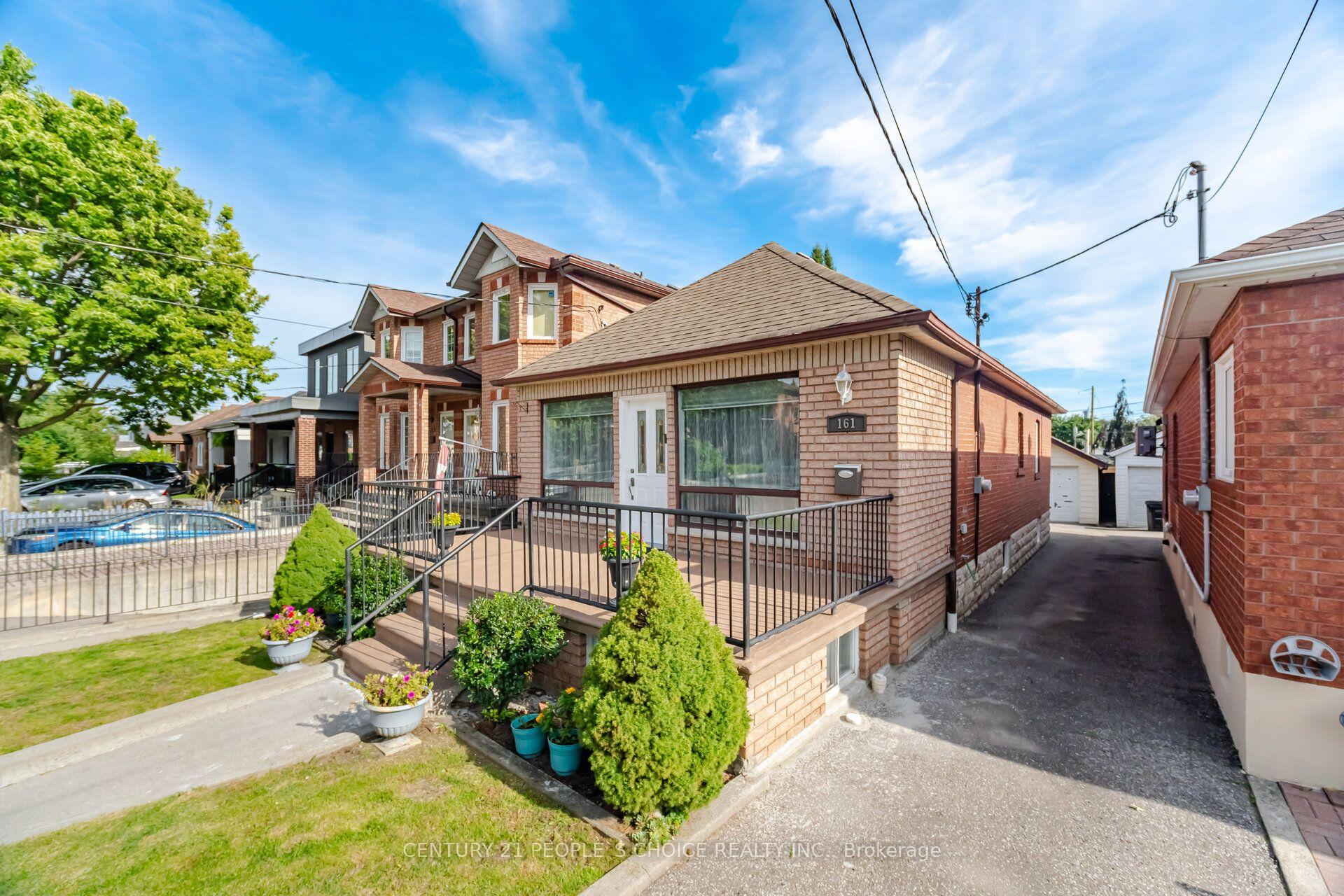 Photo 6 of 161 Northland Avenue, Toronto, Rockcliffe-Smythe — HOMEH
