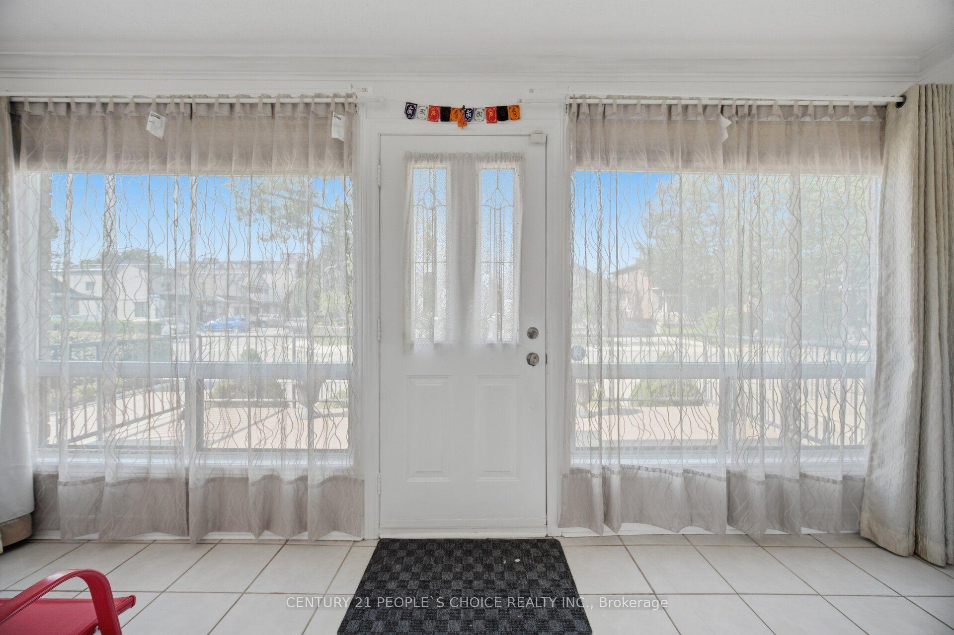 Photo 8 of 161 Northland Avenue, Toronto, Rockcliffe-Smythe — HOMEH